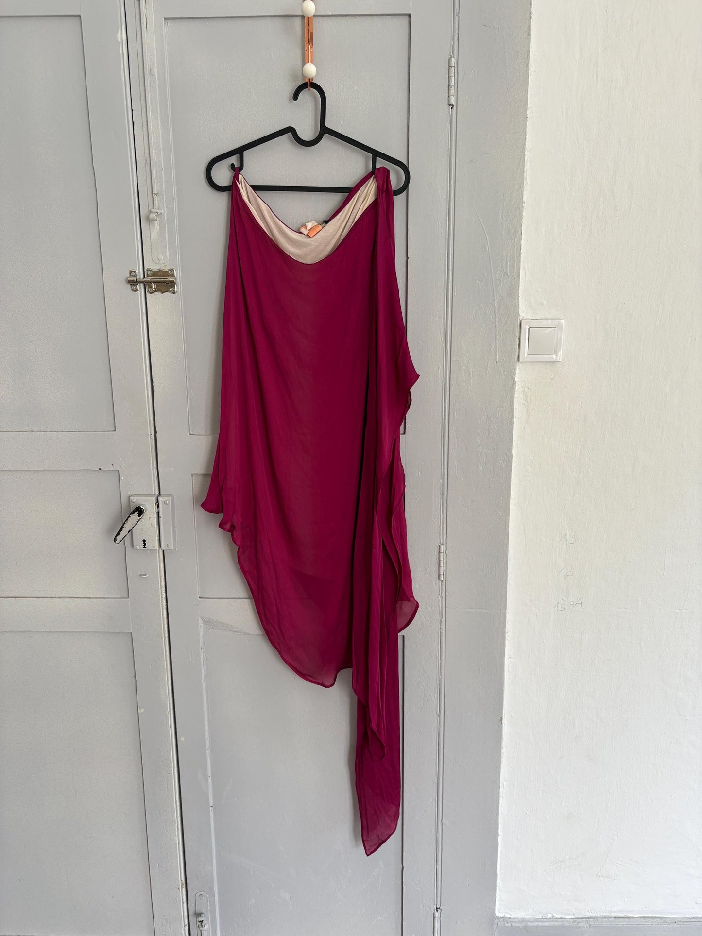 Vintage tara jarmon 100% silk dress in deep raspberry pink – elegant one shoulder – size s – romantic cocktail dress