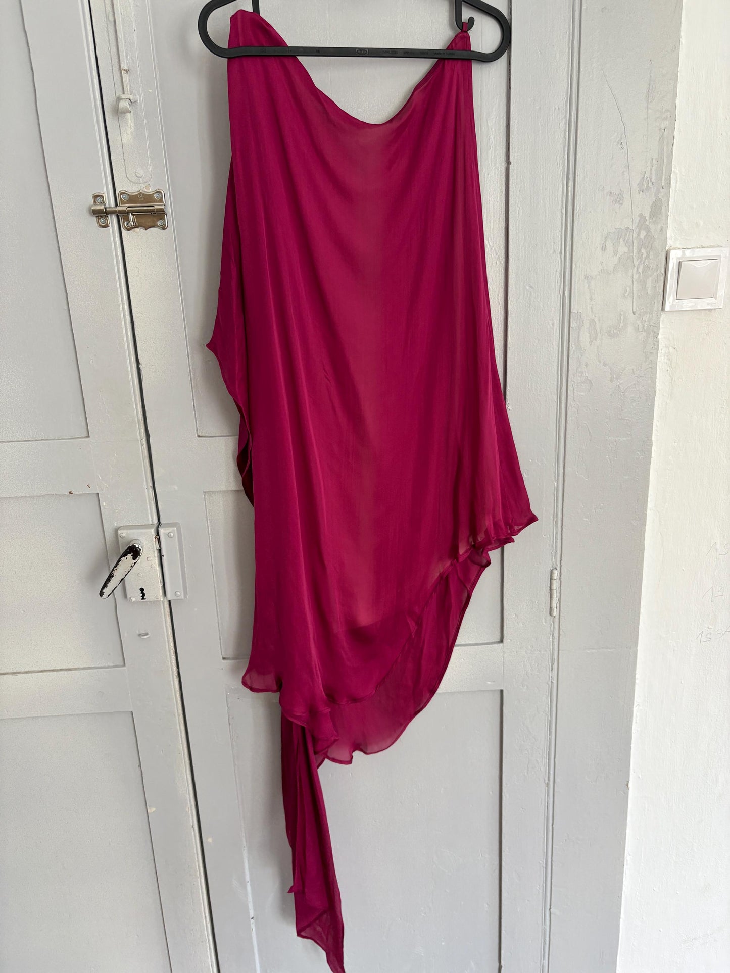 Vintage tara jarmon 100% silk dress in deep raspberry pink – elegant one shoulder – size s – romantic cocktail dress