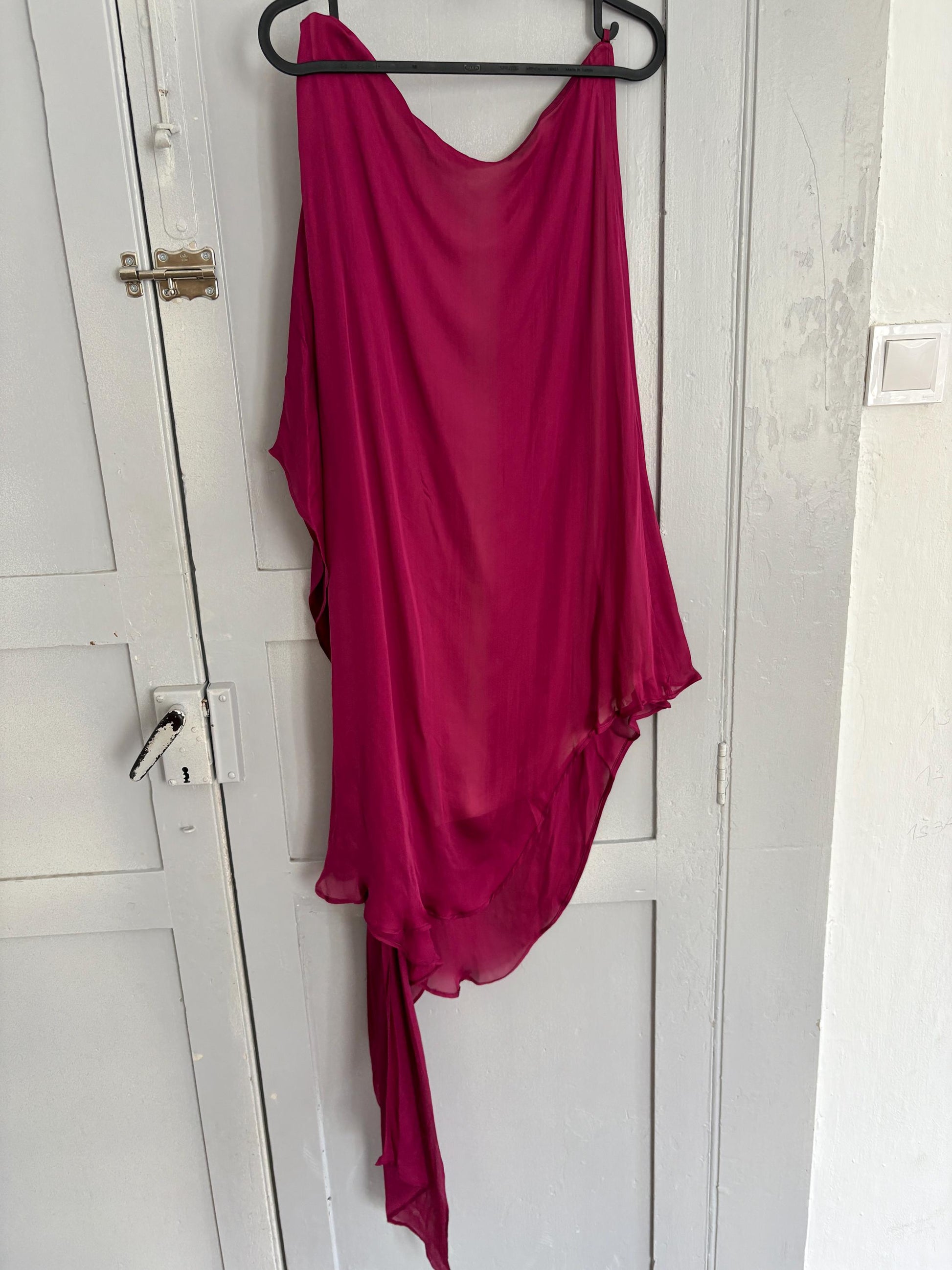 Vintage tara jarmon 100% silk dress in deep raspberry pink – elegant one shoulder – size s – romantic cocktail dress