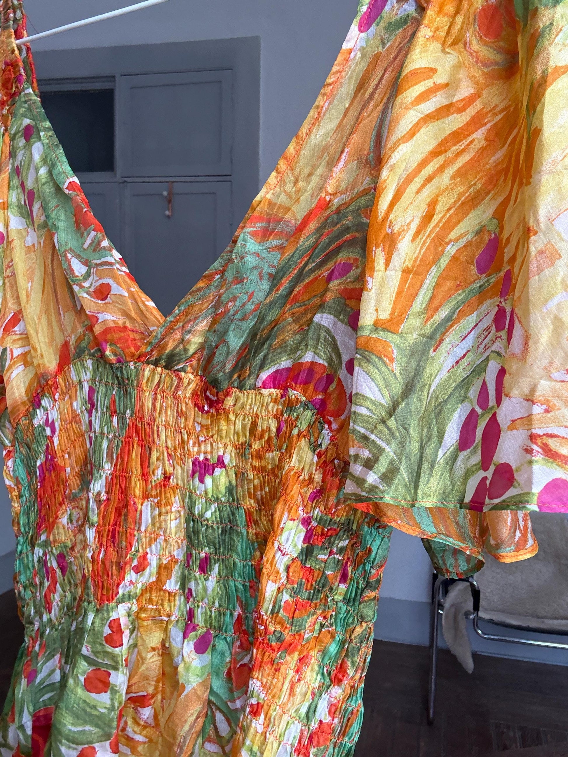Vintage silk summer blouse – 100% silk floral print top with flutter sleeves, dreamy feminine lightweight fit, bright boho top