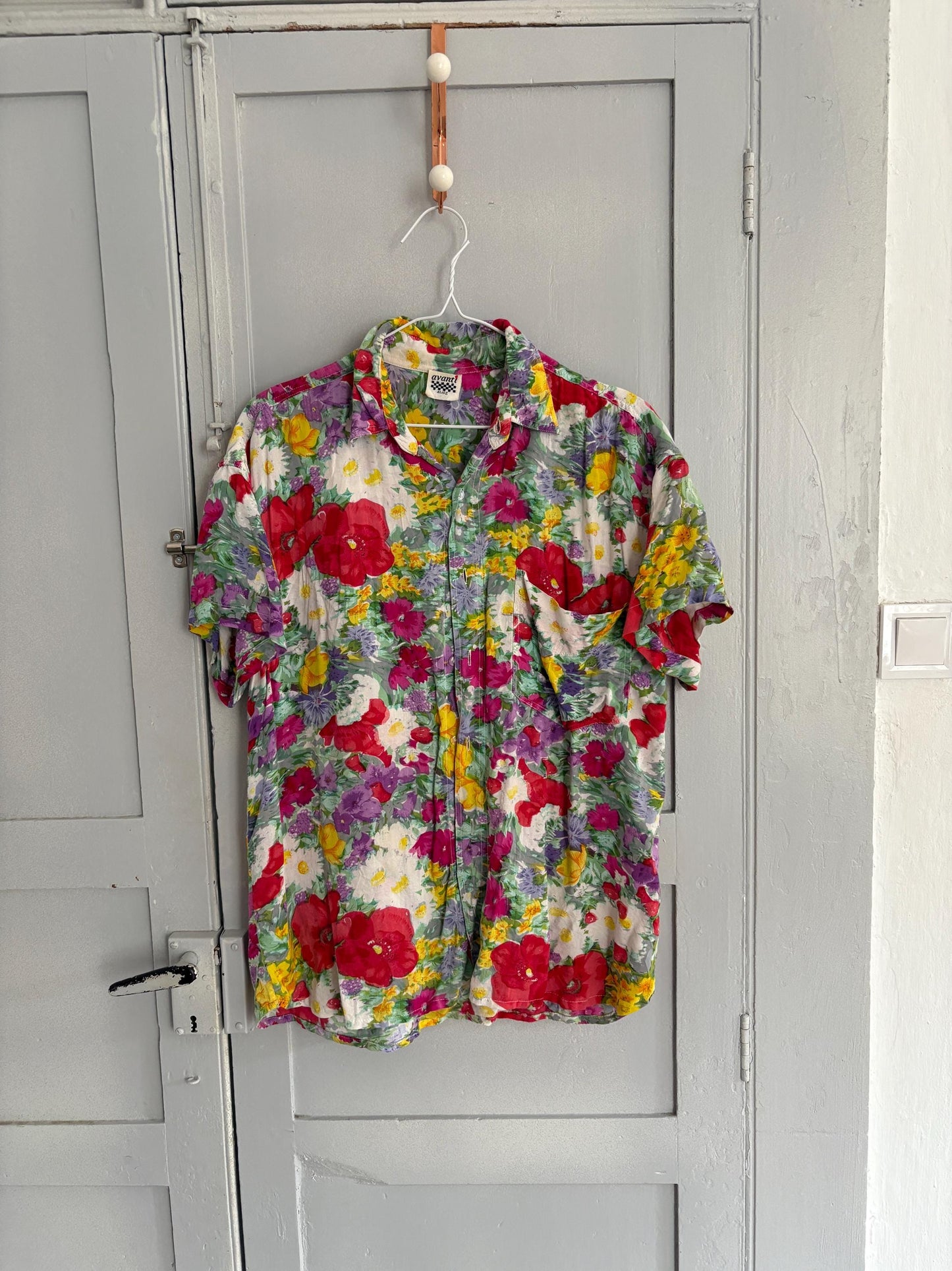 Vintage floral summer blouse – unisex button-up shirt, bold colorful print, size 41/42, , tie-knot top, 80s/90s retro style