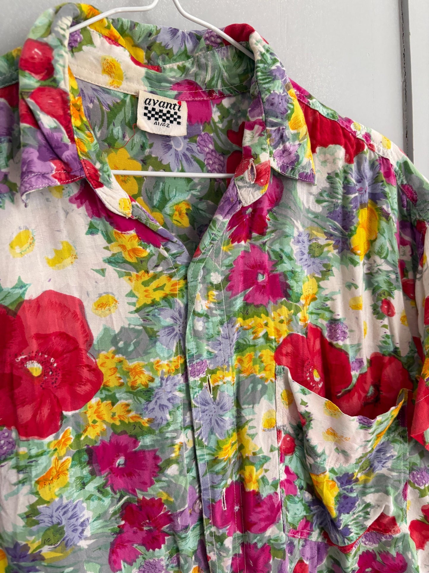 Vintage floral summer blouse – unisex button-up shirt, bold colorful print, size 41/42, , tie-knot top, 80s/90s retro style