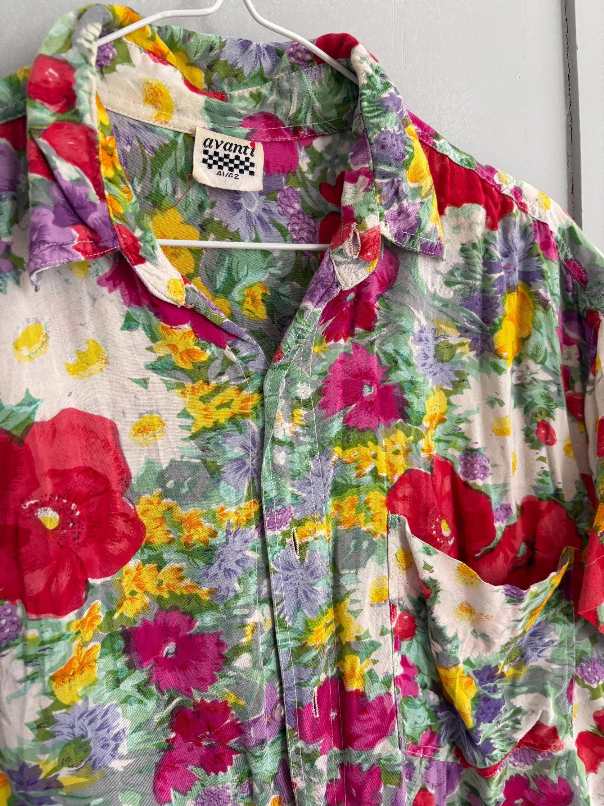 Vintage floral summer blouse – unisex button-up shirt, bold colorful print, size 41/42, , tie-knot top, 80s/90s retro style