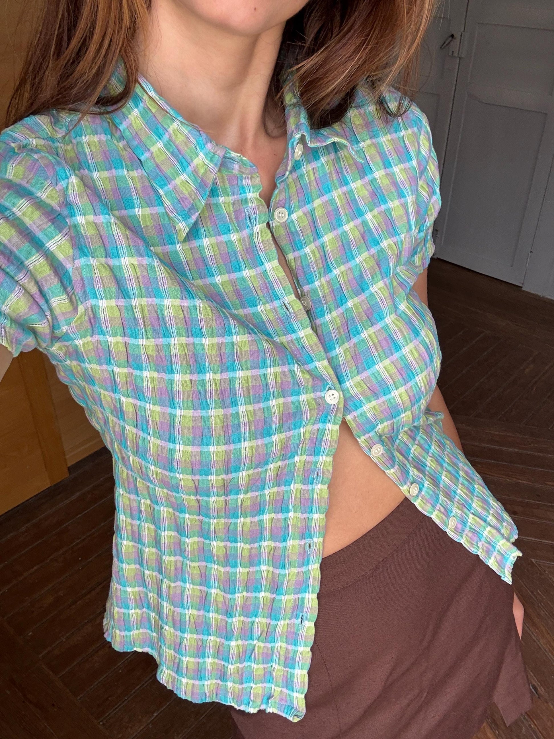 Vintage 90s Crinkle Button Up Shirt – Fitted Colorful Checkered Top | Y2K Grid Blouse