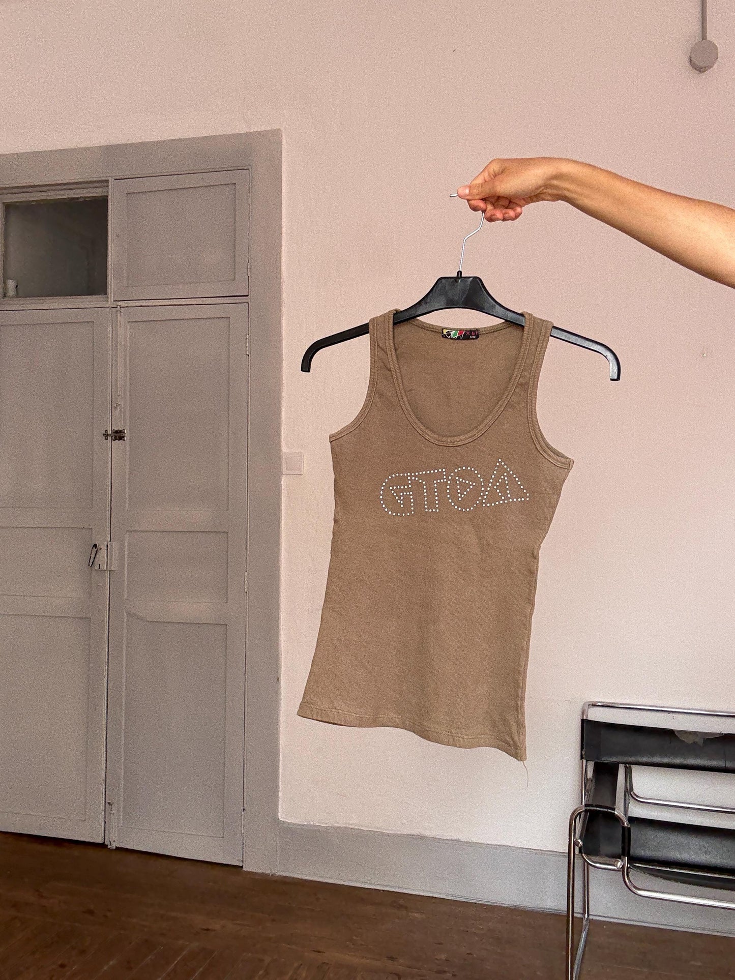 Vintage Y2K Logo Tank Top – Rhinestone Graphic – Brown Fitted Sleeveless Tee – Xtina Paris Hilton Style, Size S