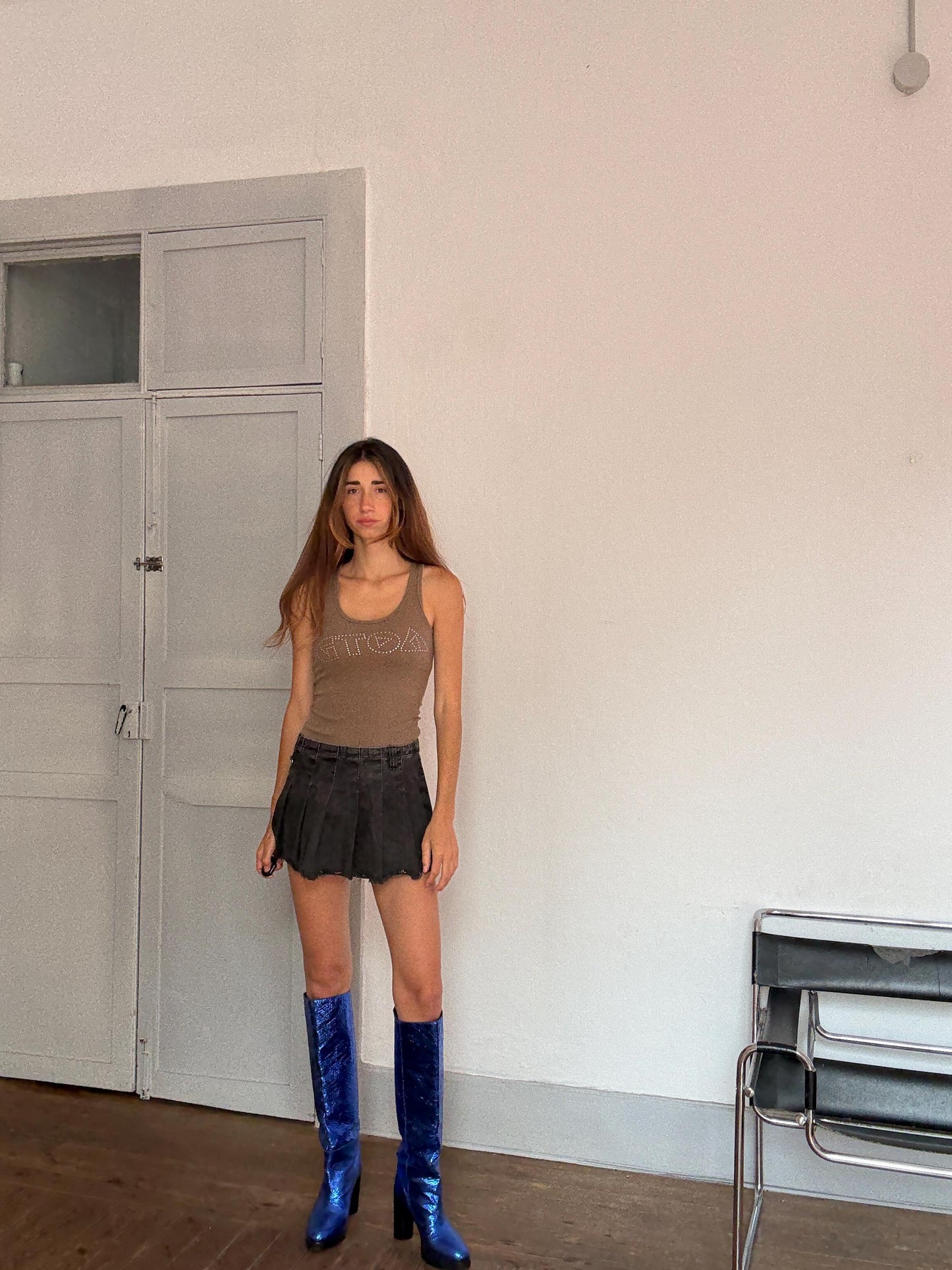 Vintage Y2K Logo Tank Top – Rhinestone Graphic – Brown Fitted Sleeveless Tee – Xtina Paris Hilton Style, Size S