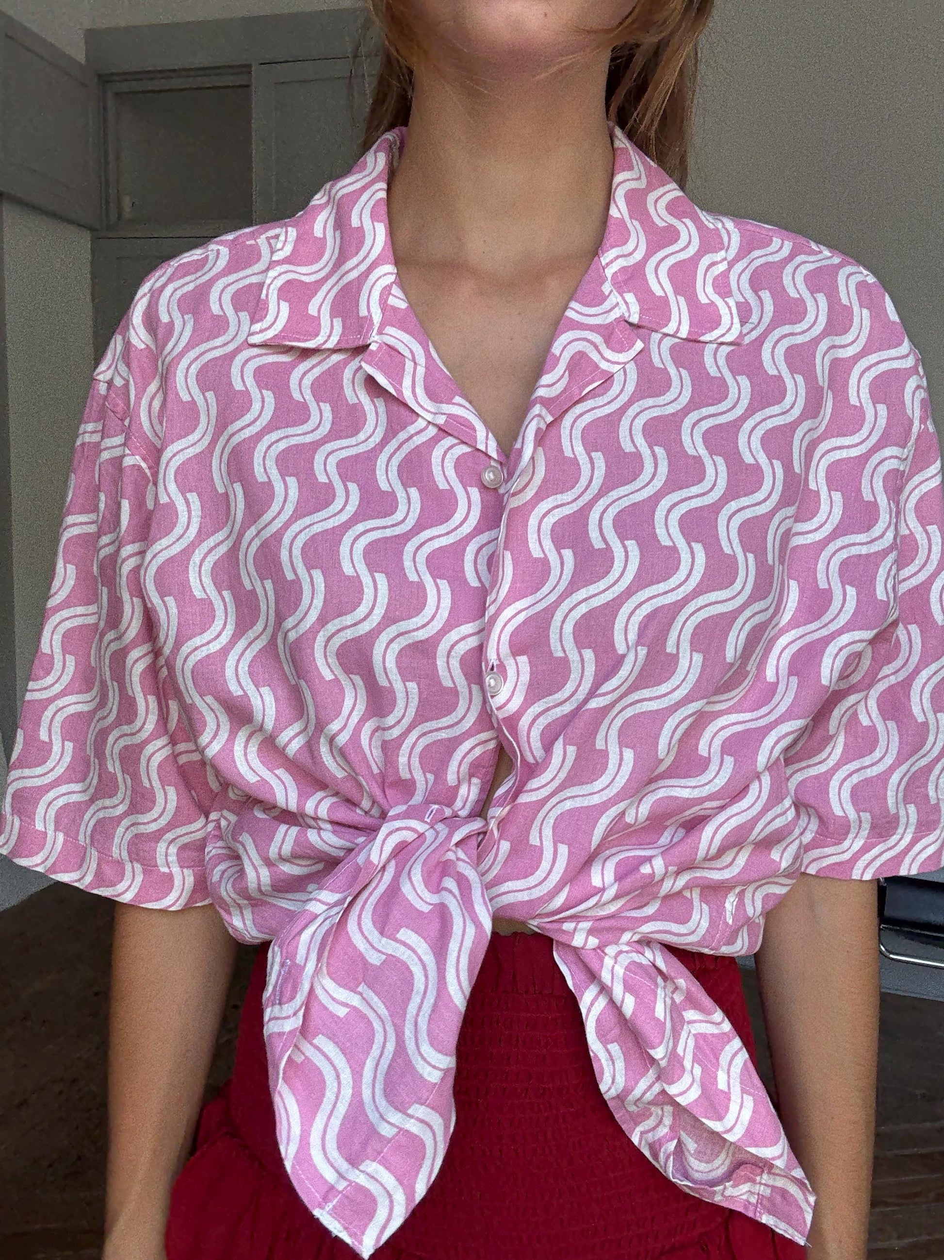 Vintage Groovy Pink Wave Shirt | Secondhand sustainable fashion, Unisex Festival Top | Size M