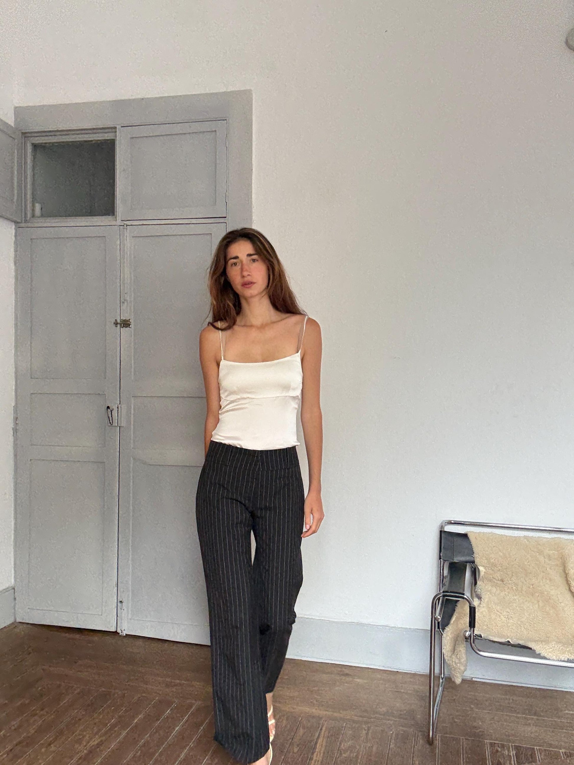 Vintage Y2K black pinstripe low-waist trousers – 90s retro style, flattering fit, size M-L, no tags, perfect paired with kitten heels