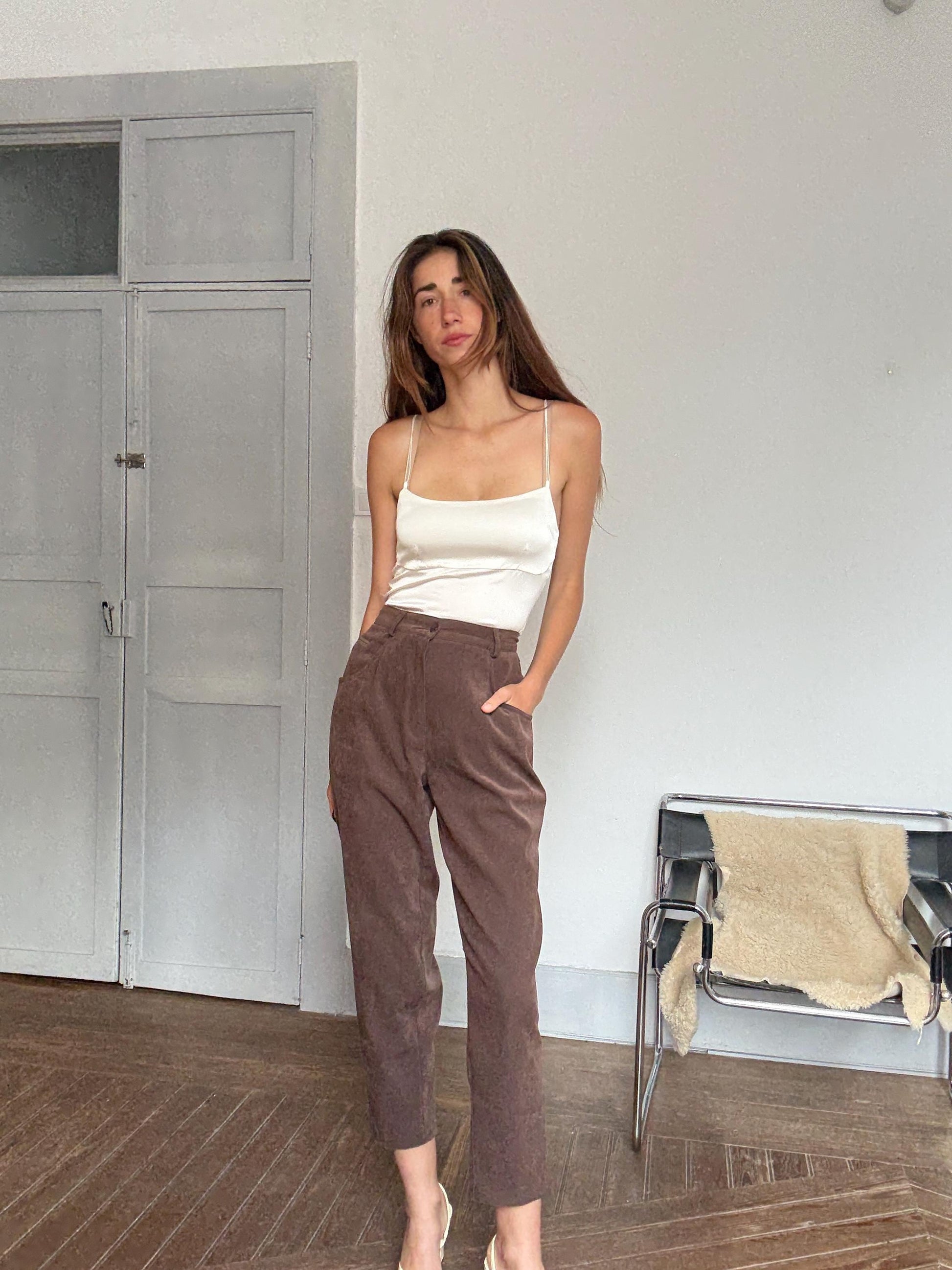 Vintage brown high waist trousers – dark academia aesthetic, flattering pleats, tapered leg, timeless neutral, size M/L