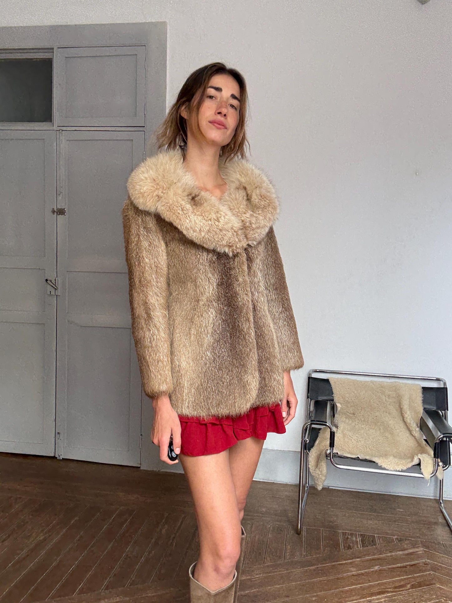 Vintage genuine fur coat with oversized collar – chic 60s style, elegant winter layering, XS/S fit, warm beige tone, amazing condition
