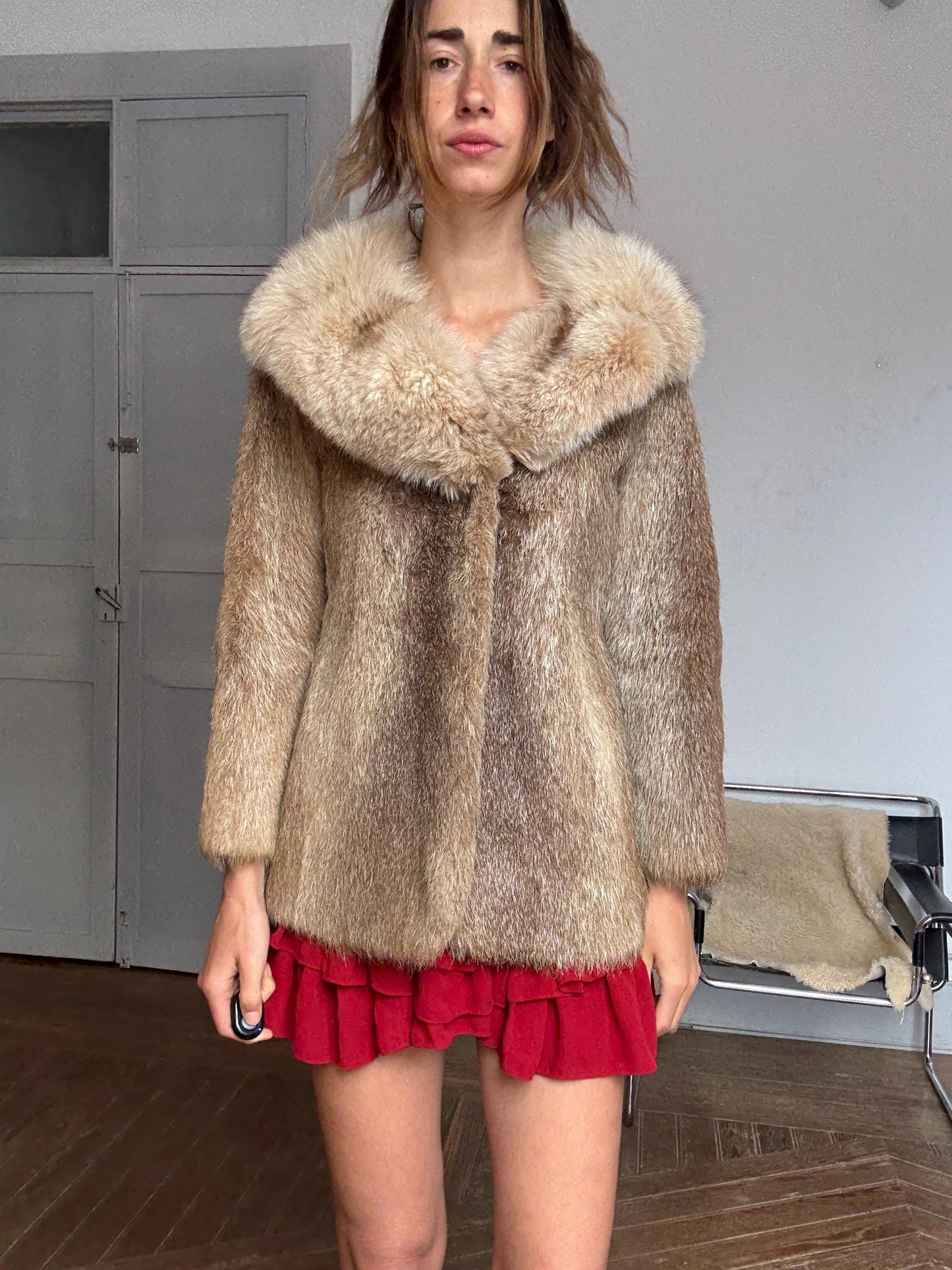 Vintage genuine fur coat with oversized collar – chic 60s style, elegant winter layering, XS/S fit, warm beige tone, amazing condition