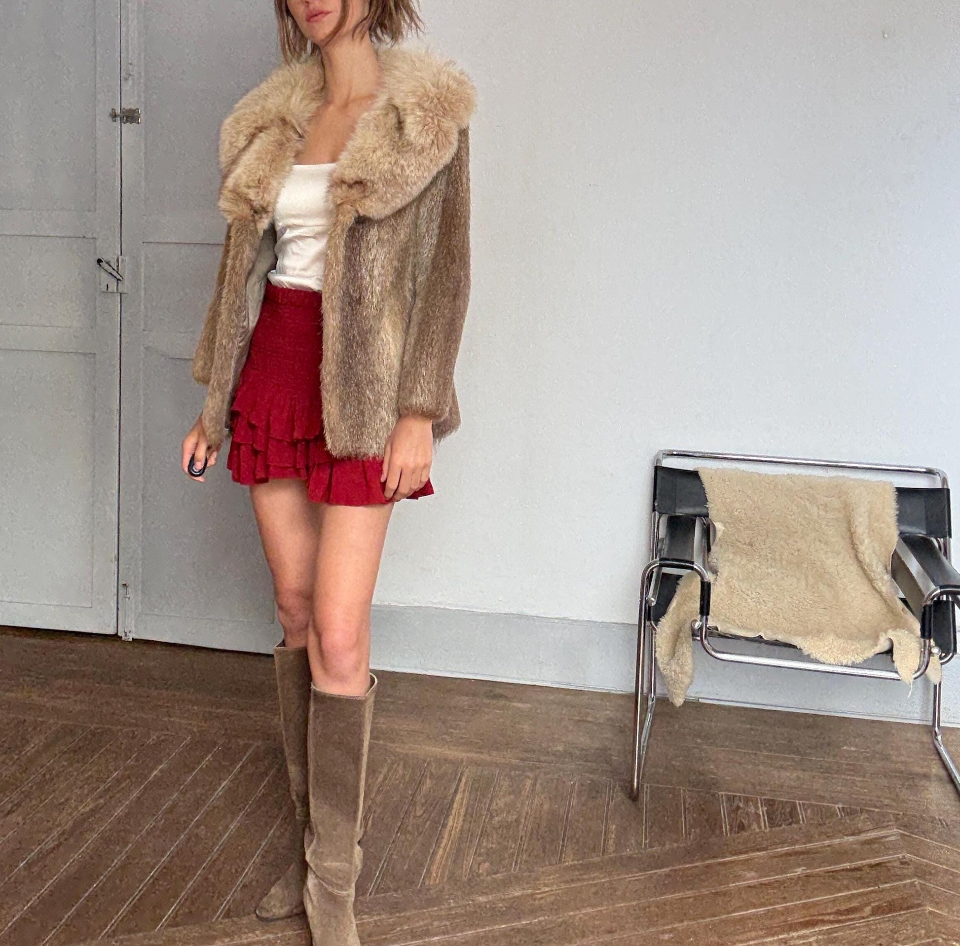 Vintage genuine fur coat with oversized collar – chic 60s style, elegant winter layering, XS/S fit, warm beige tone, amazing condition