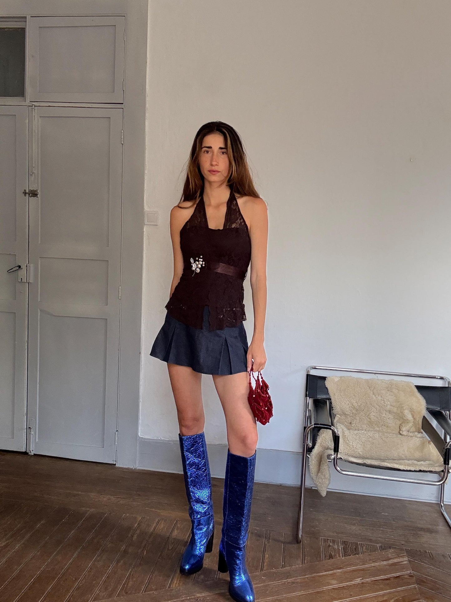 Vintage deep red velvet handbag with gold metal frame and chain strap – elegant mini evening bag for formalwear or retro styling