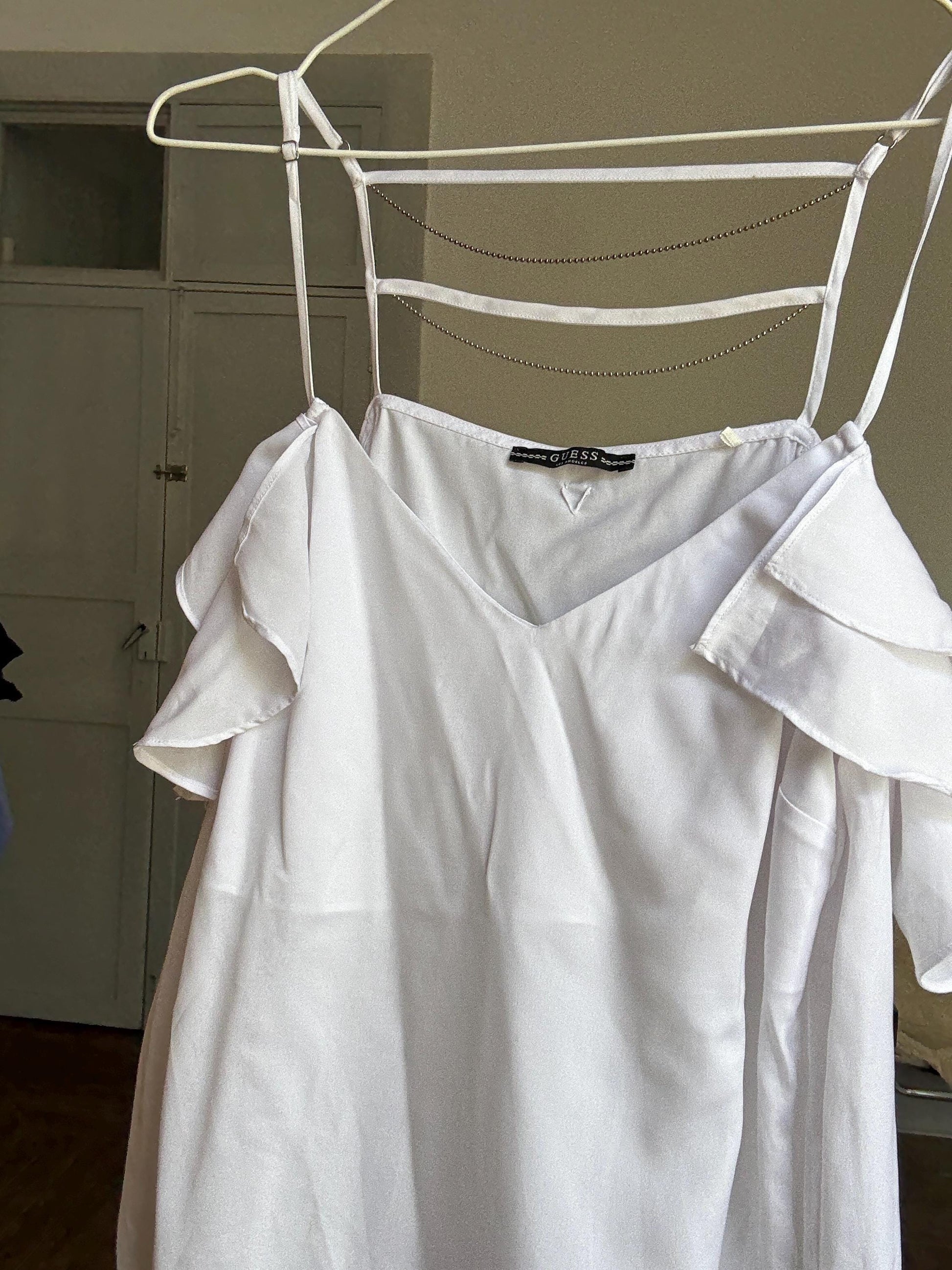 Y2K Guess Off-Shoulder Top – White Strappy Ruffle Blouse with Chain Back Detail, Romantic Fit, Size S, Summer Essential