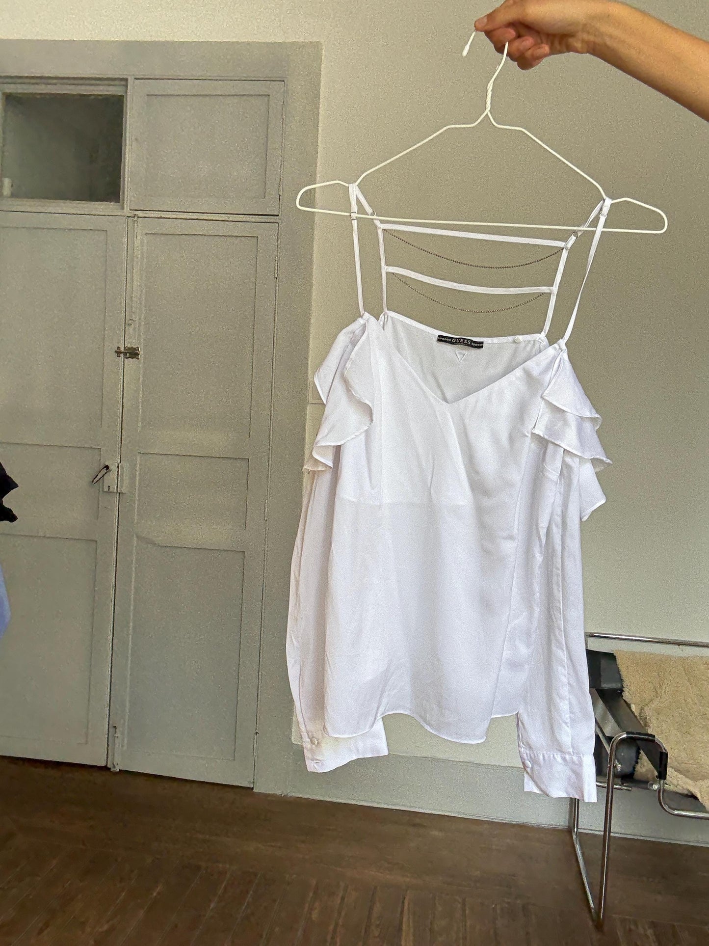 Y2K Guess Off-Shoulder Top – White Strappy Ruffle Blouse with Chain Back Detail, Romantic Fit, Size S, Summer Essential