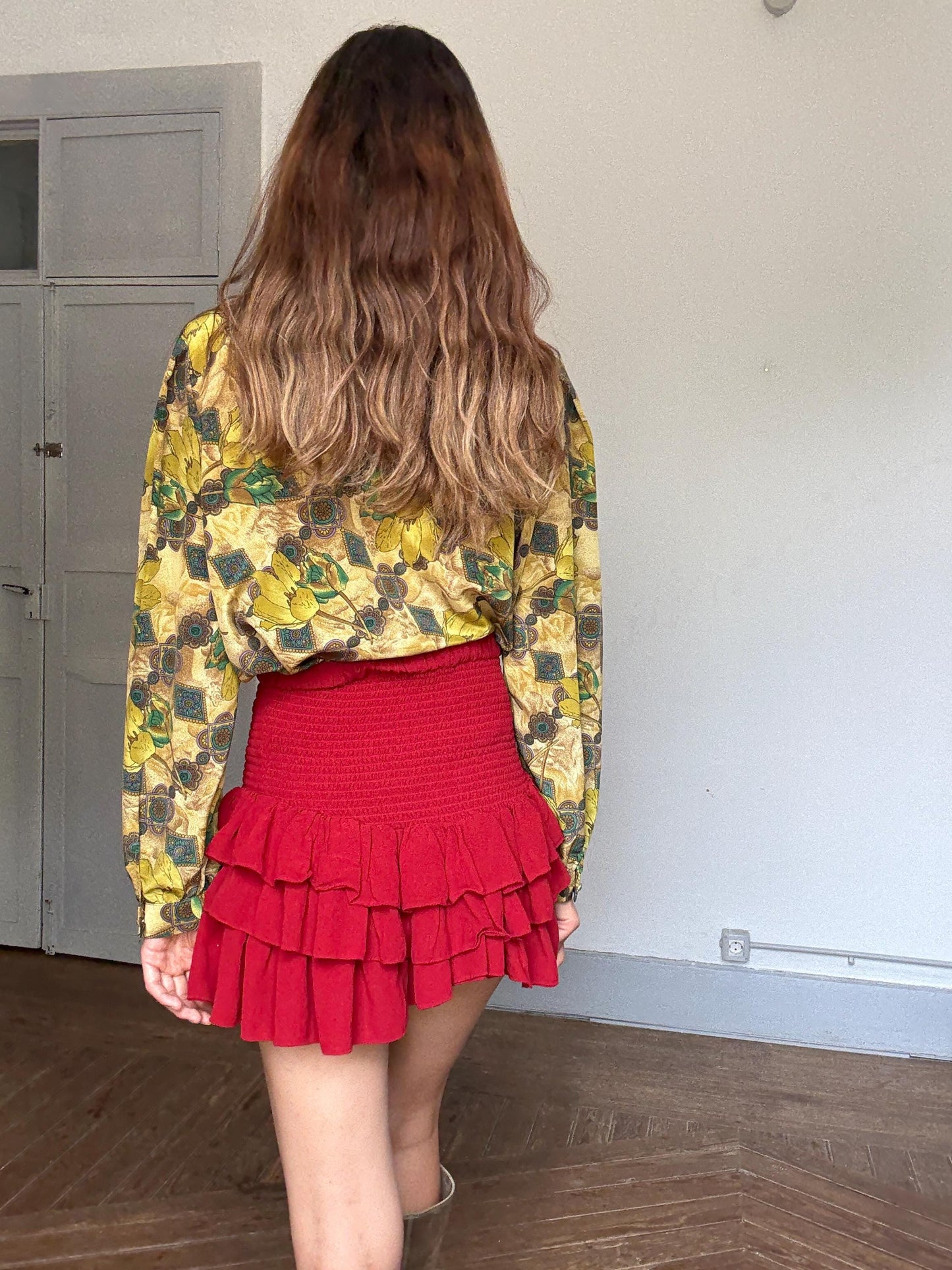 Vintage Floral Blouse – Retro Yellow Botanical Print with Statement Button,