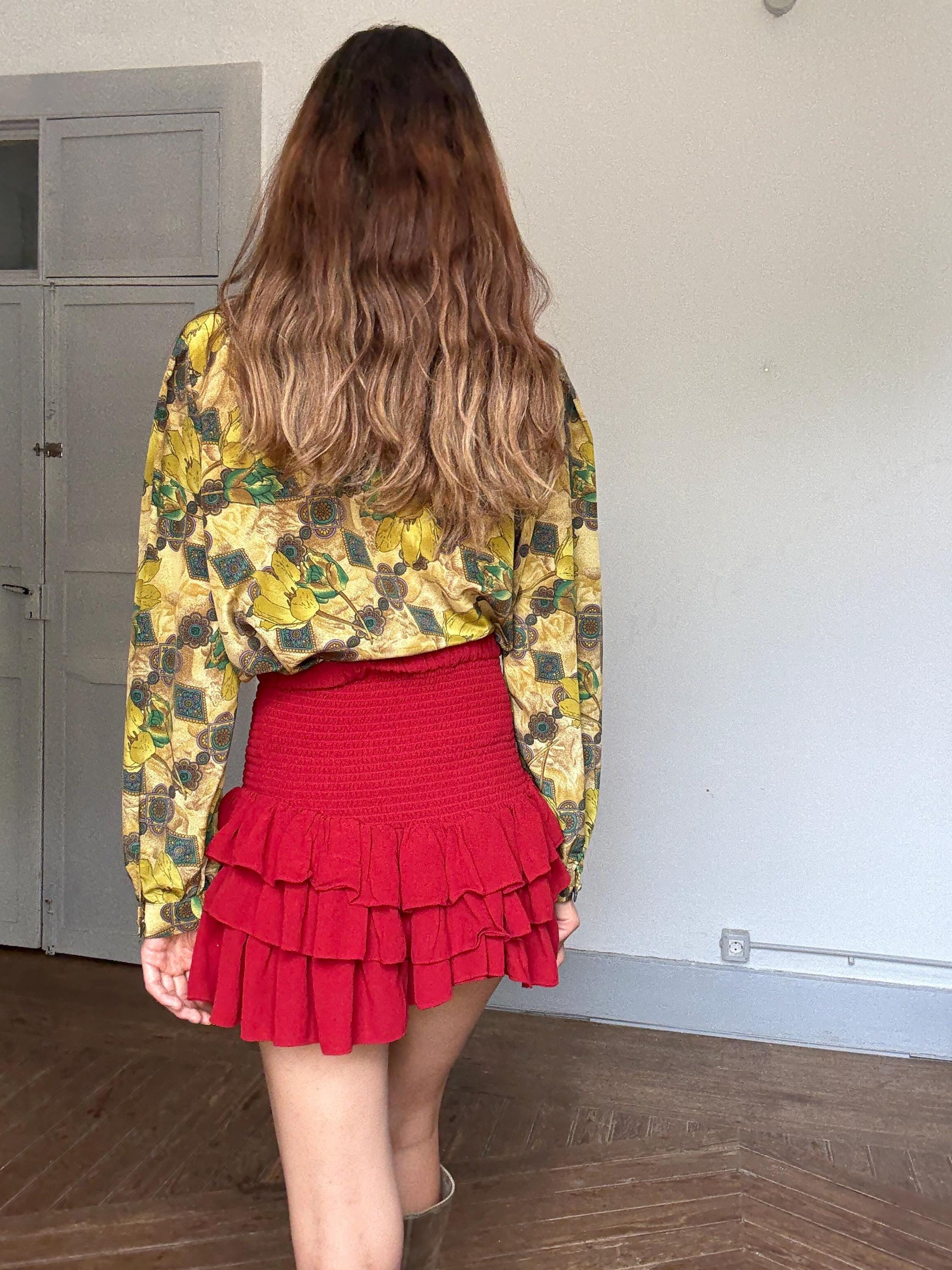 Vintage Floral Blouse – Retro Yellow Botanical Print with Statement Button,