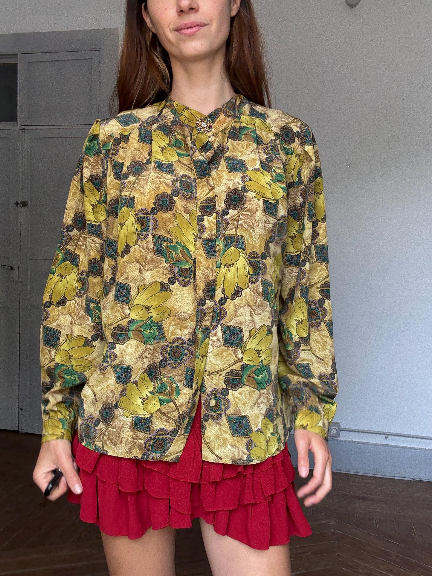 Vintage Floral Blouse – Retro Yellow Botanical Print with Statement Button,