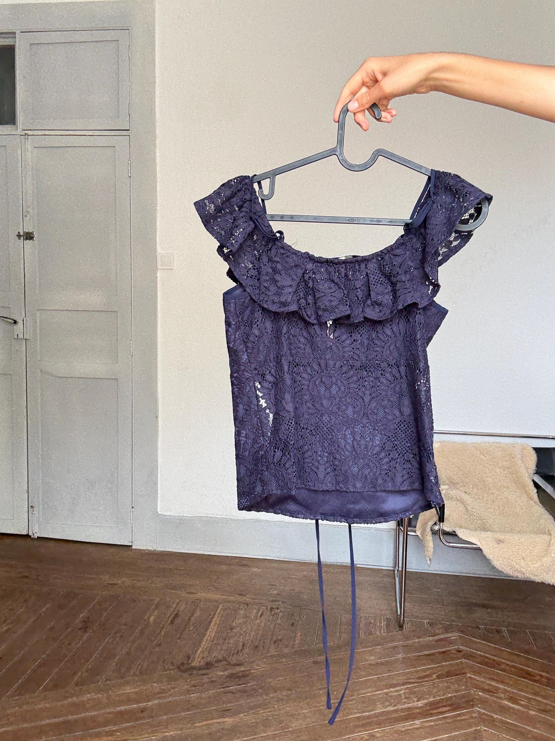 Morgan de Toi Dark blue Lace Camisole – Cottagecore Ruffle Top w/ Off Shoulder Fit & Tie Detail, Y2K Coquette Blouse, Size S