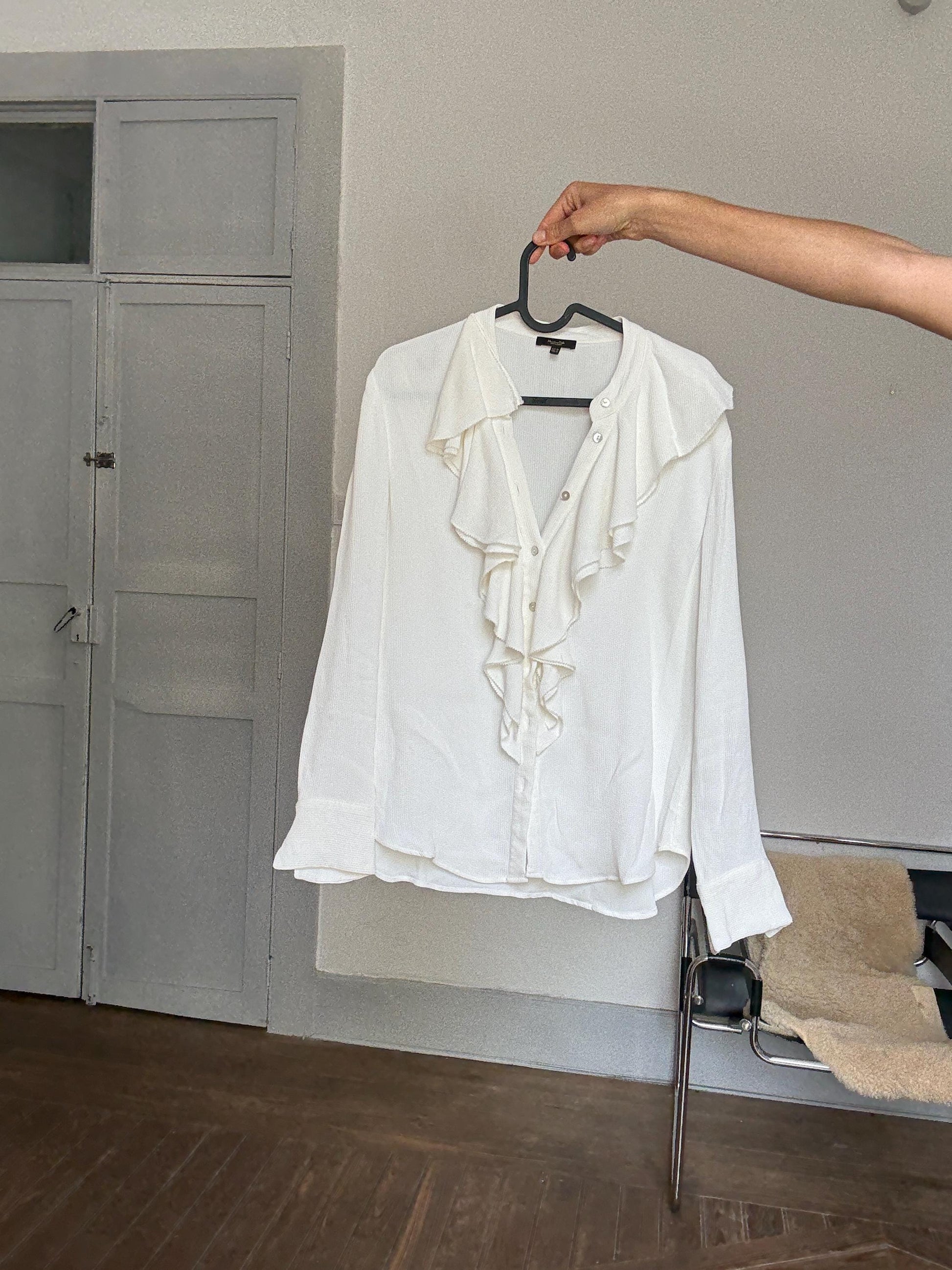Vintage Massimo Dutti Ruffle Blouse – Ivory Button Down Shirt, Romantic Feminine Style, EU 40 / US 8
