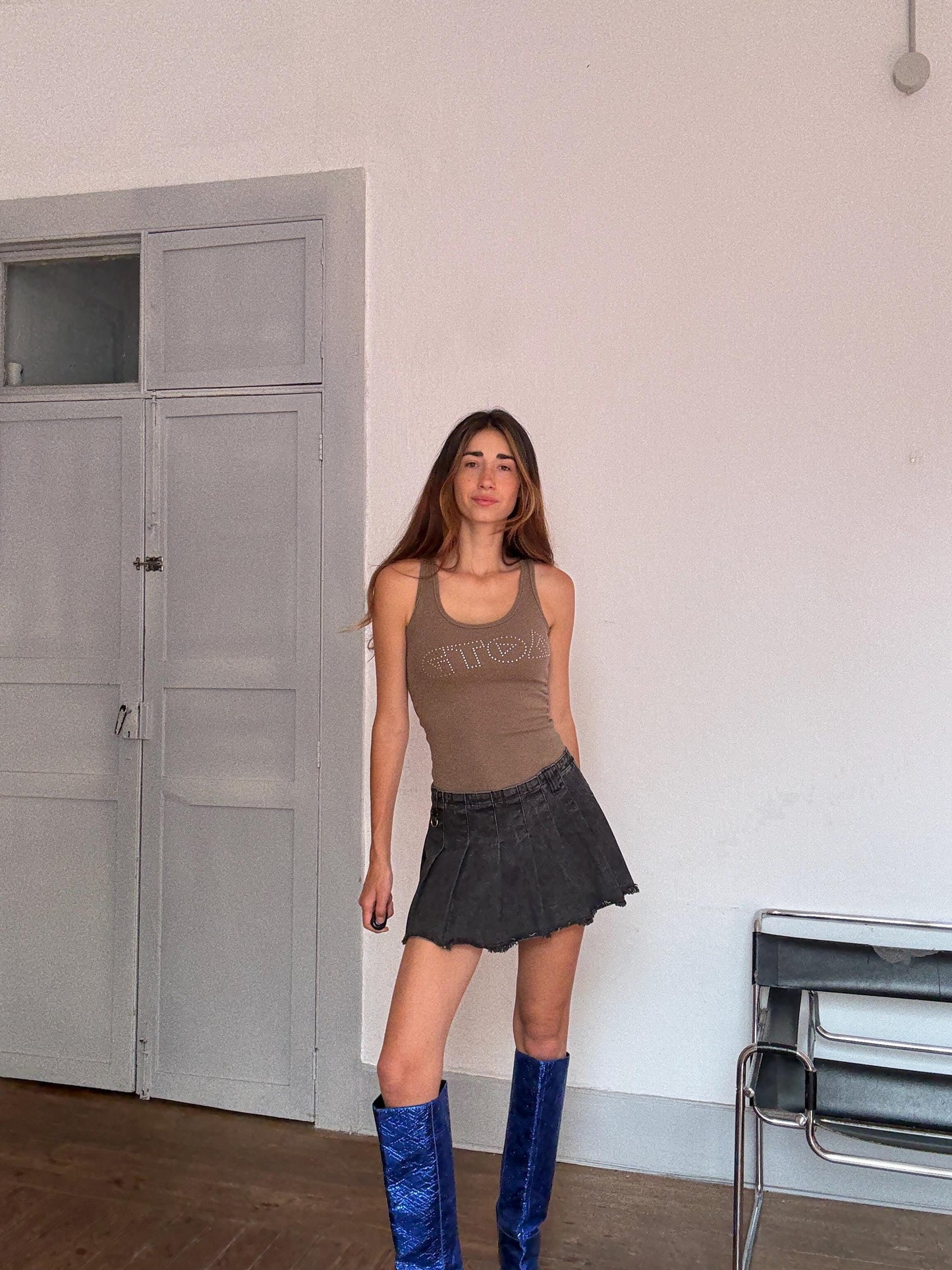 Vintage Y2K Logo Tank Top – Rhinestone Graphic – Brown Fitted Sleeveless Tee – Xtina Paris Hilton Style, Size S