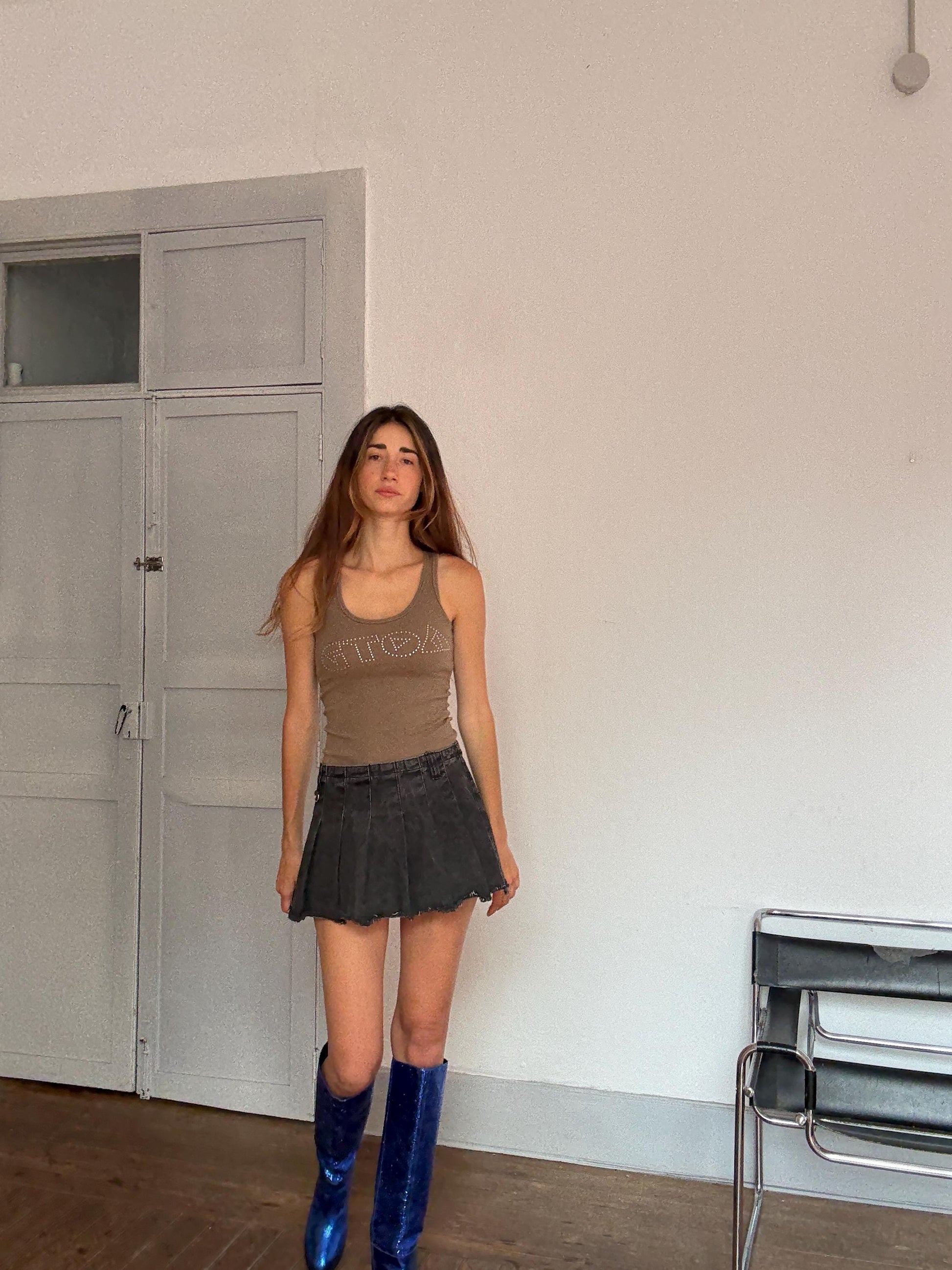 Vintage Y2K Logo Tank Top – Rhinestone Graphic – Brown Fitted Sleeveless Tee – Xtina Paris Hilton Style, Size S