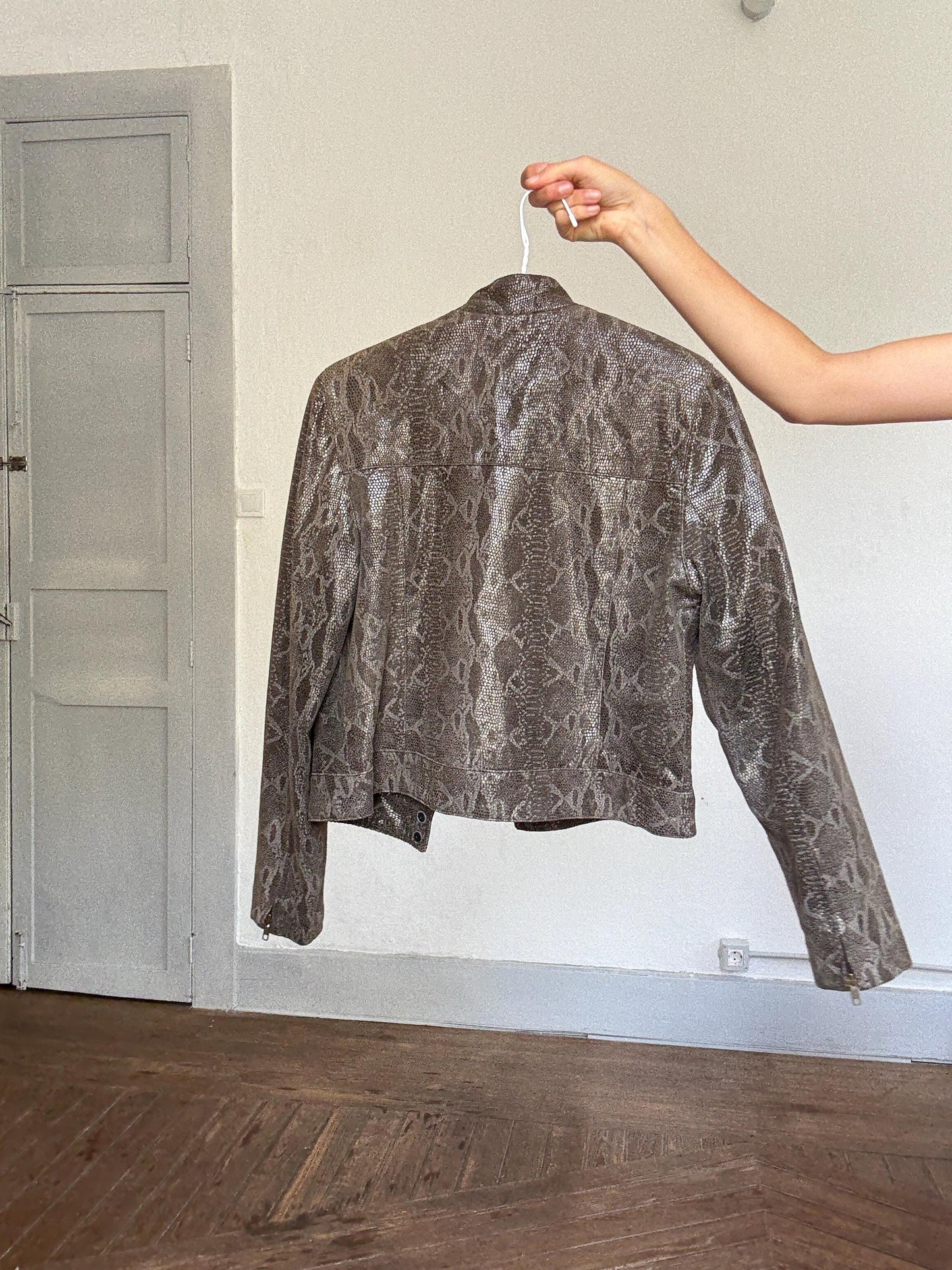 Vintage genuine leather snakeskin print woman jacket – glossy taupe biker style, size L, fits S-M oversized, Luxe aesthetic