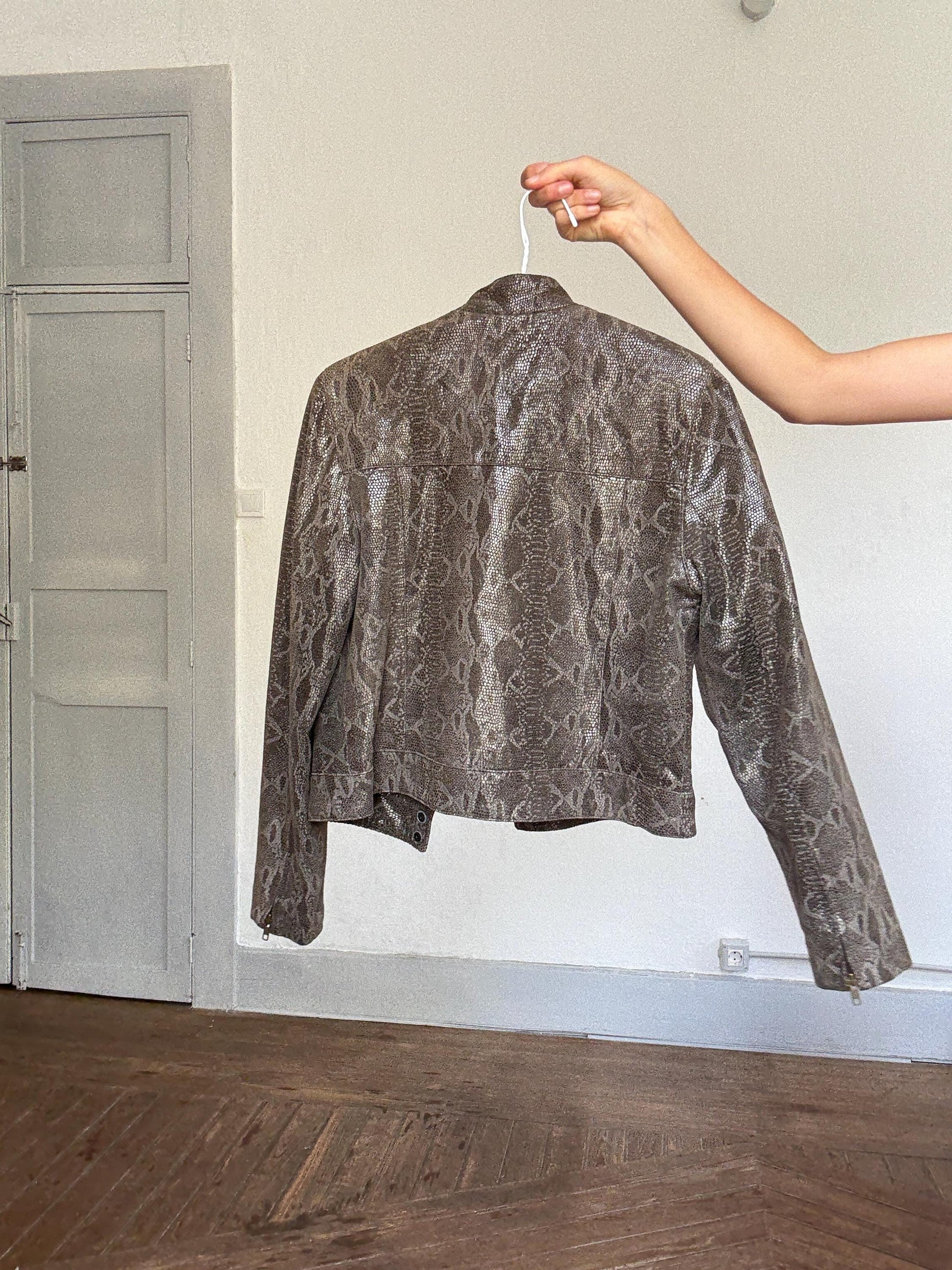 Vintage genuine leather snakeskin print woman jacket – glossy taupe biker style, size L, fits S-M oversized, Luxe aesthetic