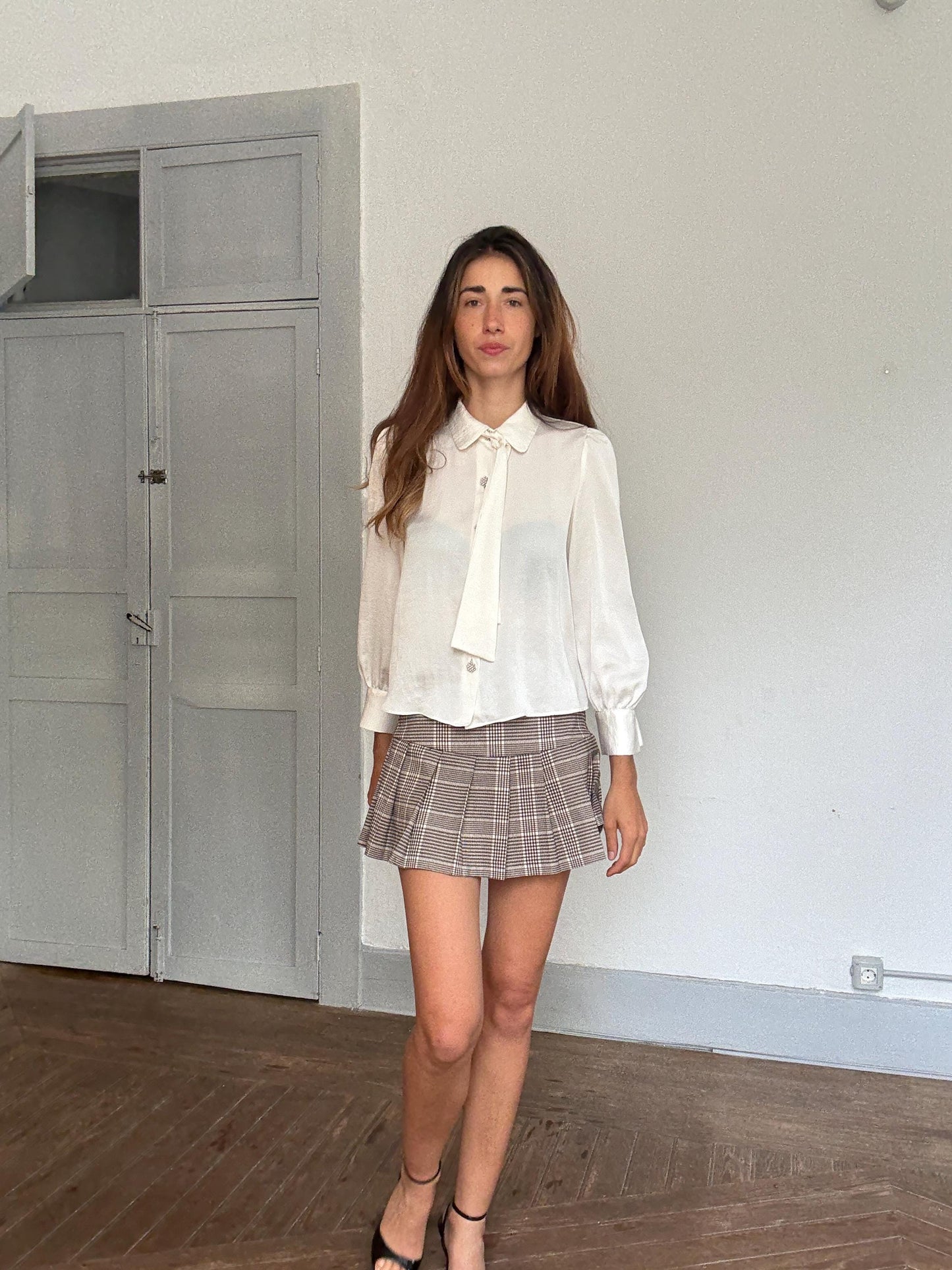 Romantic vintage-style ivory blouse with pearl buttons – sheer soft fabric, bow tie collar, Blair Waldorf vibes