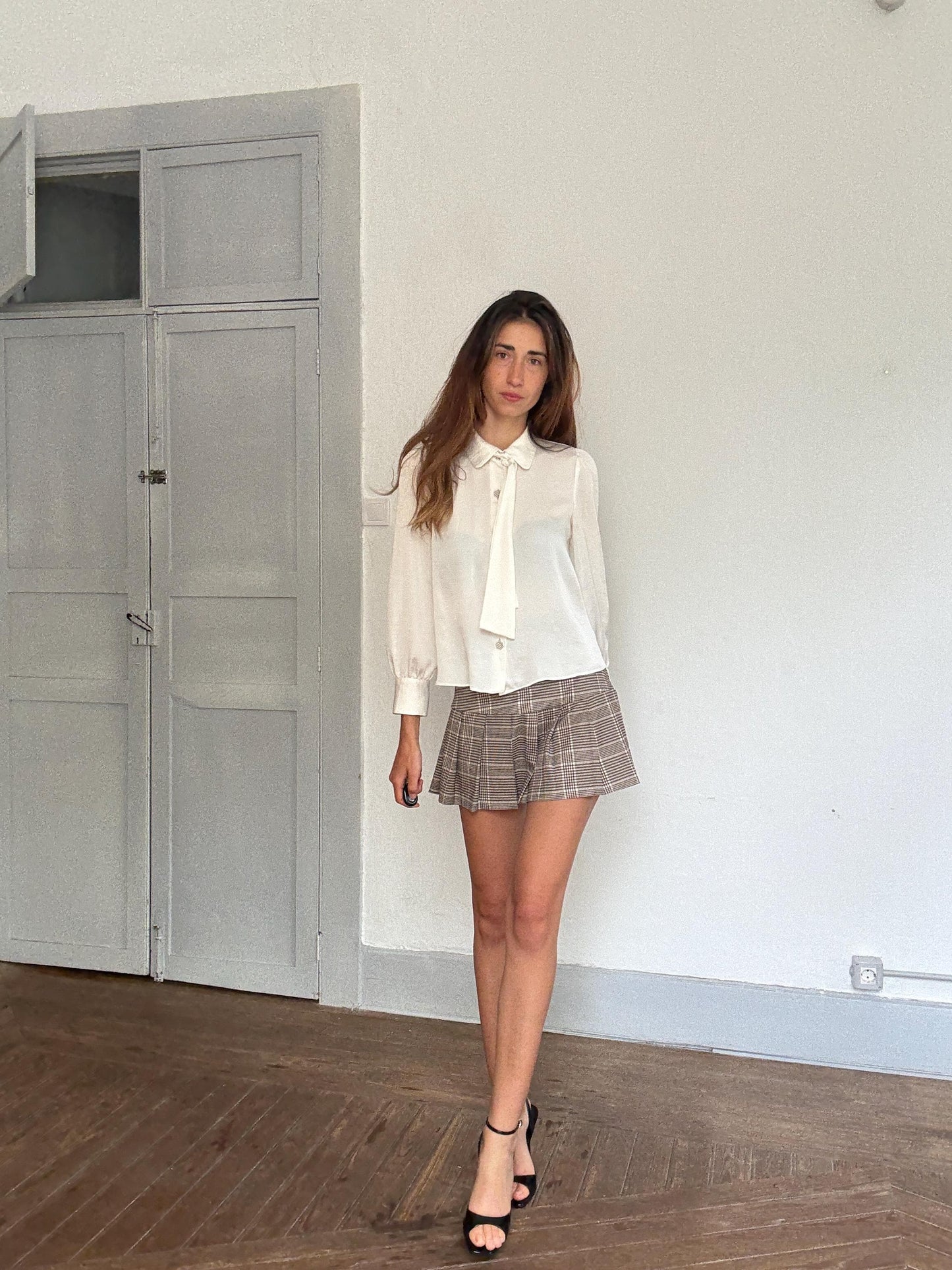 Romantic vintage-style ivory blouse with pearl buttons – sheer soft fabric, bow tie collar, Blair Waldorf vibes