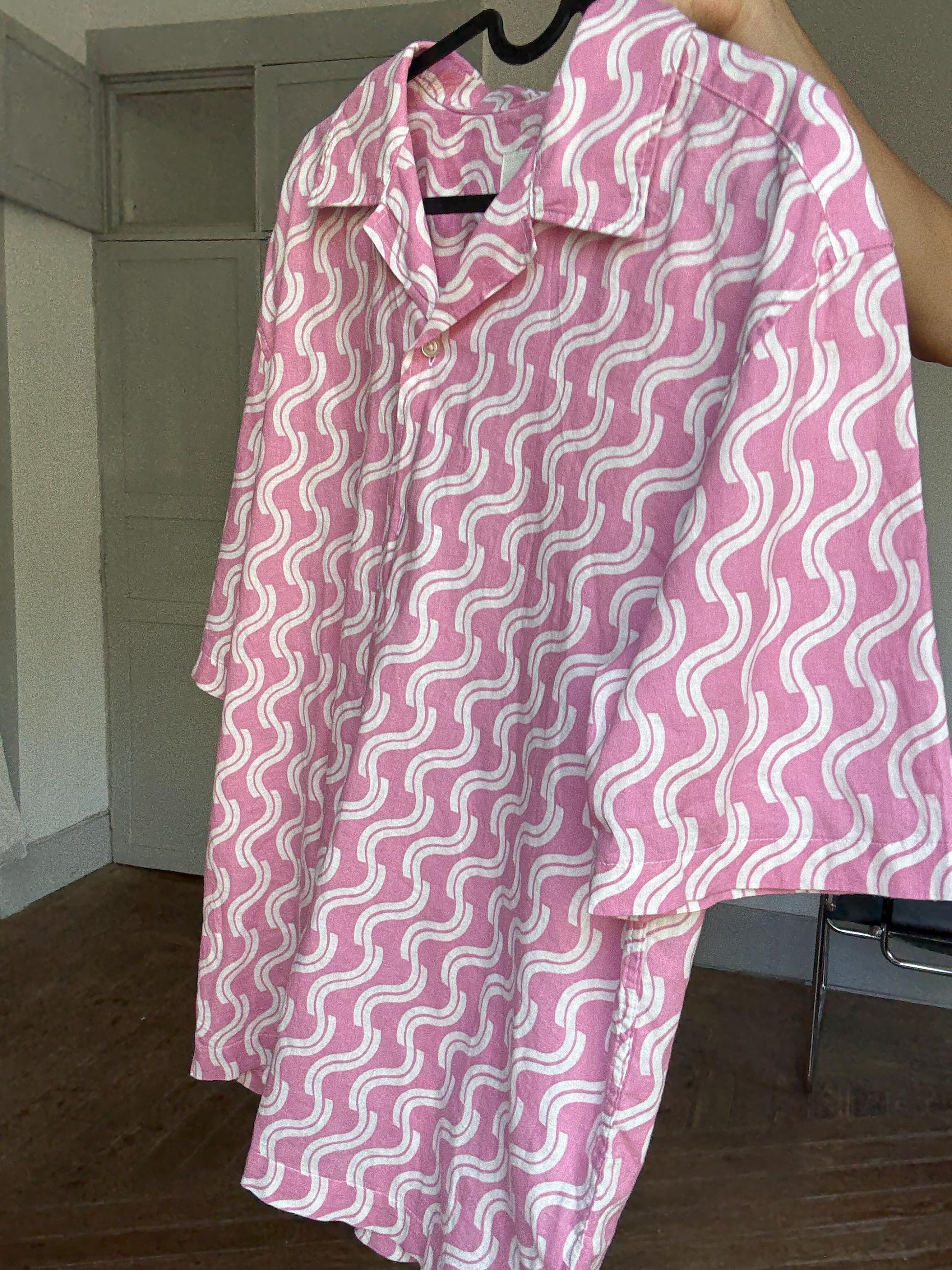 Vintage Groovy Pink Wave Shirt | Secondhand sustainable fashion, Unisex Festival Top | Size M
