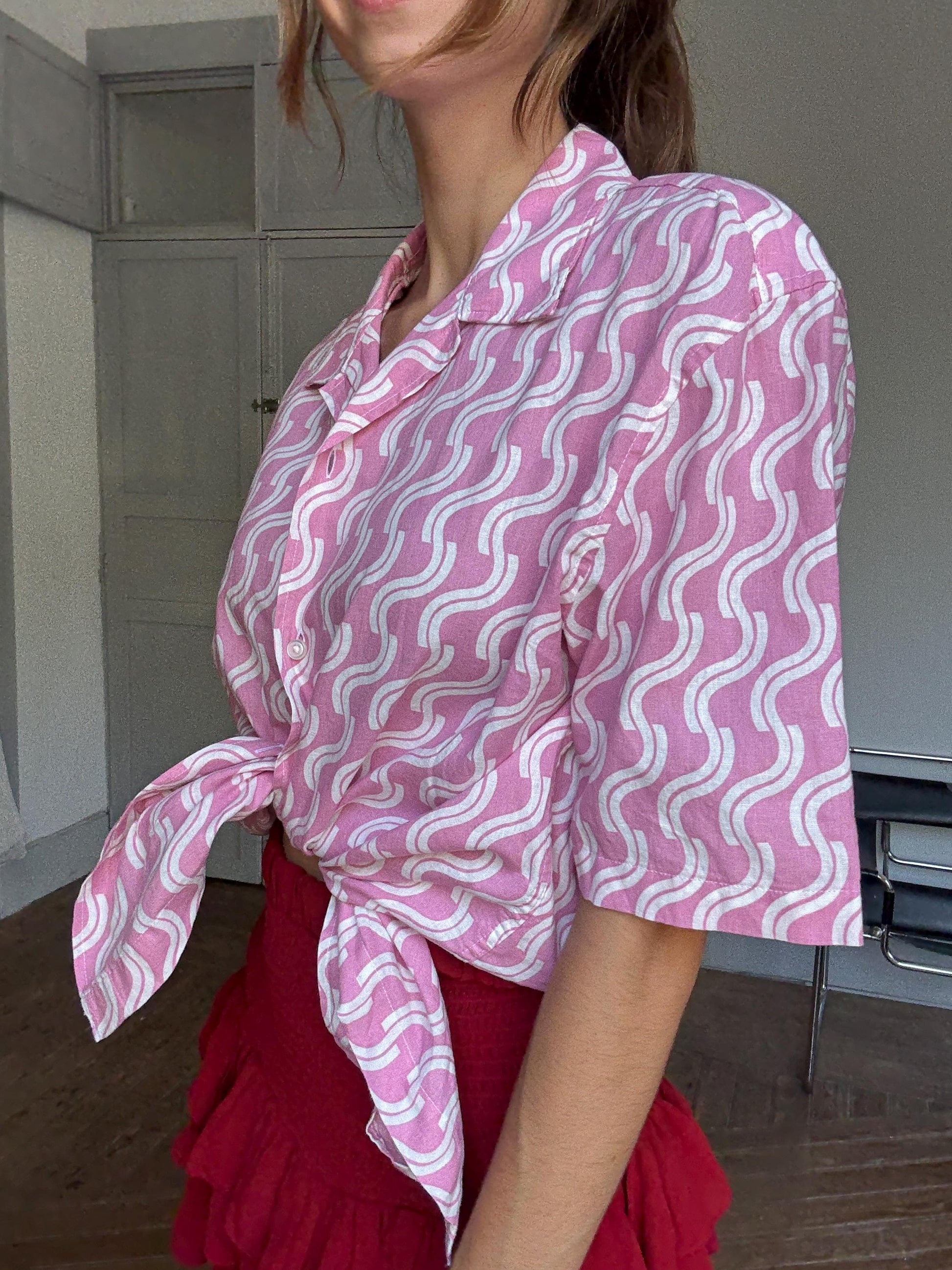 Vintage Groovy Pink Wave Shirt | Secondhand sustainable fashion, Unisex Festival Top | Size M