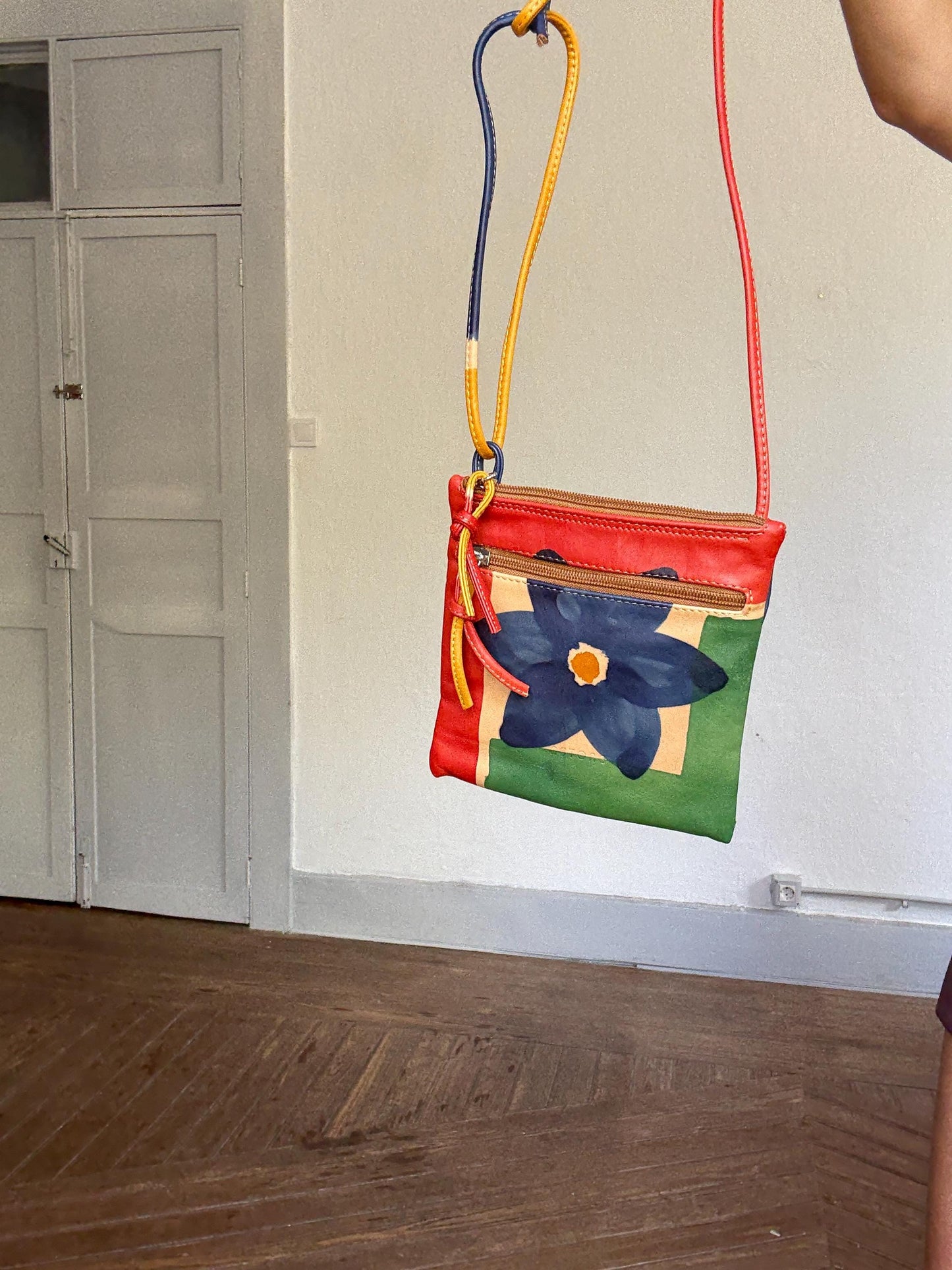 Hand-painted Italian leather crossbody by Astore Venezia – artisan made, genuine leather, compact and functional