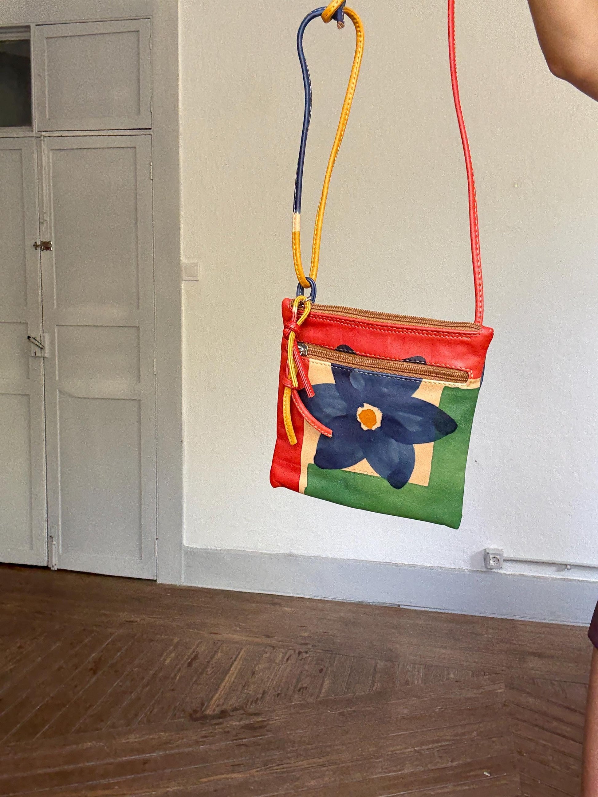 Hand-painted Italian leather crossbody by Astore Venezia – artisan made, genuine leather, compact and functional