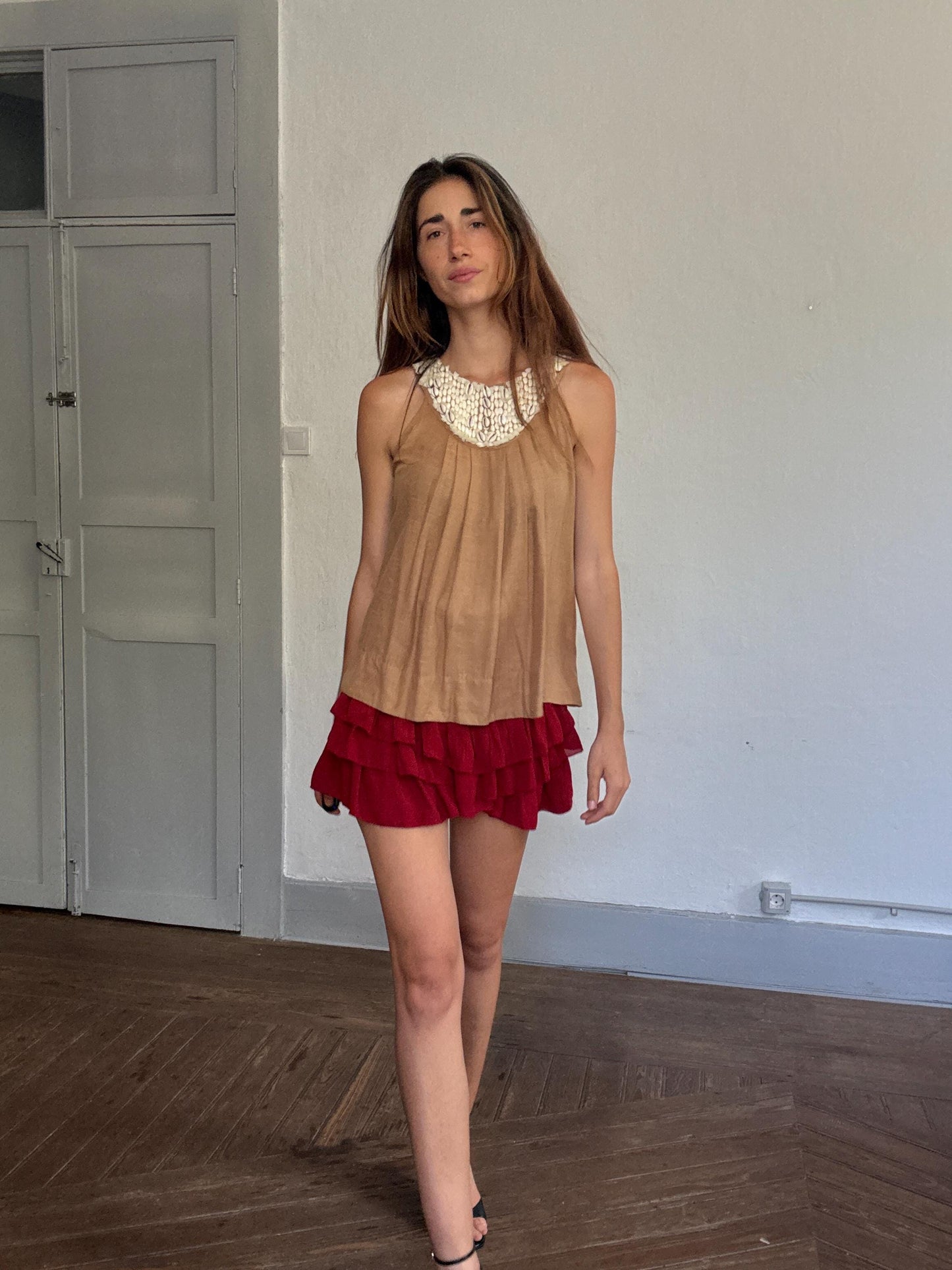 Boho beachy sleeveless top with real cowrie shell neckline – flowy earthy brown linen-style summer blouse