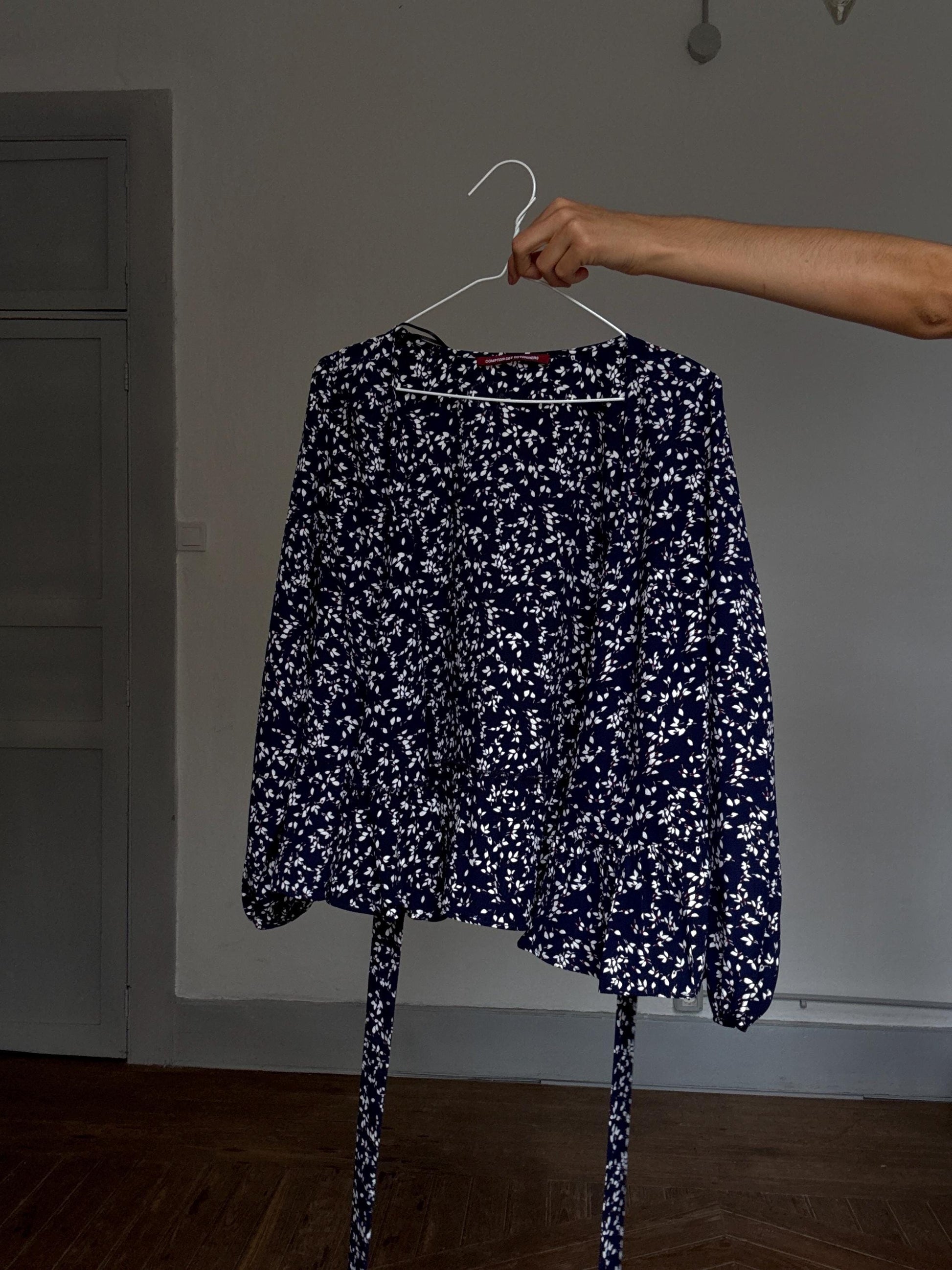 Comptoir des Cotonniers navy floral wrap blouse – v-neck, long puff sleeves, adjustable tie waist, flattering romantic silhouette