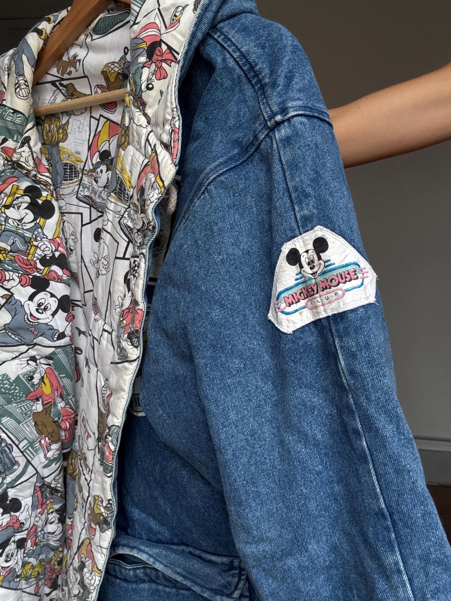 Rare vintage Mickey Mouse duffel coat – heavy cotton denim, cartoon print lining, toggle closure, warm padded Disney outerwear