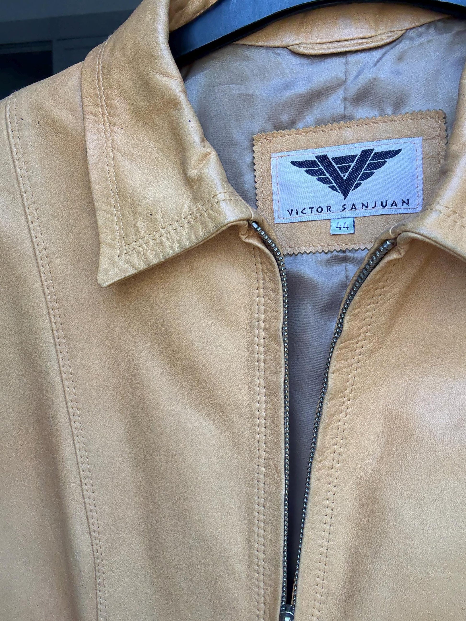 Victor Sanjuan lambskin leather jacket – size 44, YKK double zip, sheepskin, tailored fit, light tan biker style