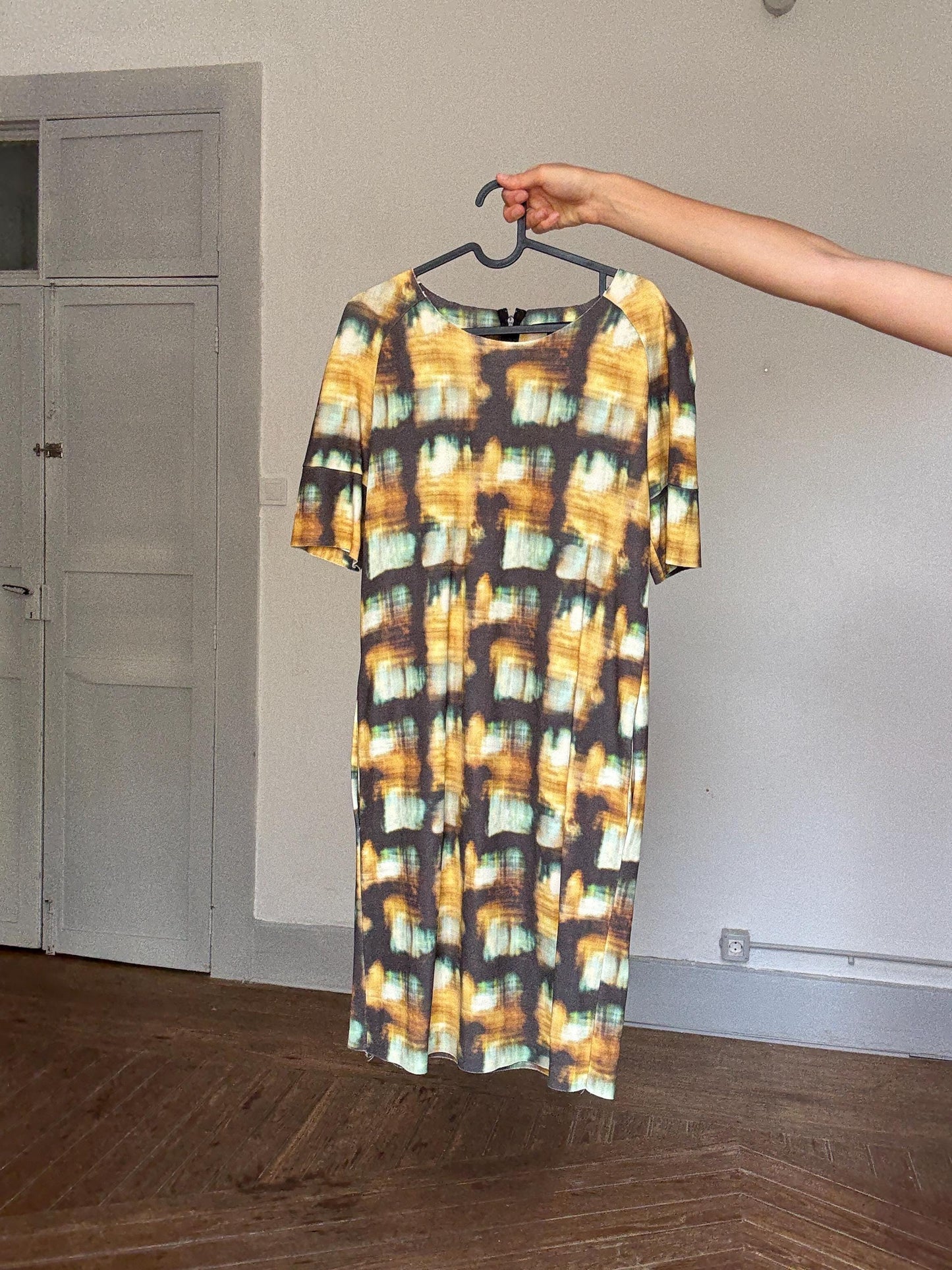 COS Abstract Print Mini Dress | Earthy Luxe Summer Staple, Hidden Pockets & Art-Gallery Vibes, Size S