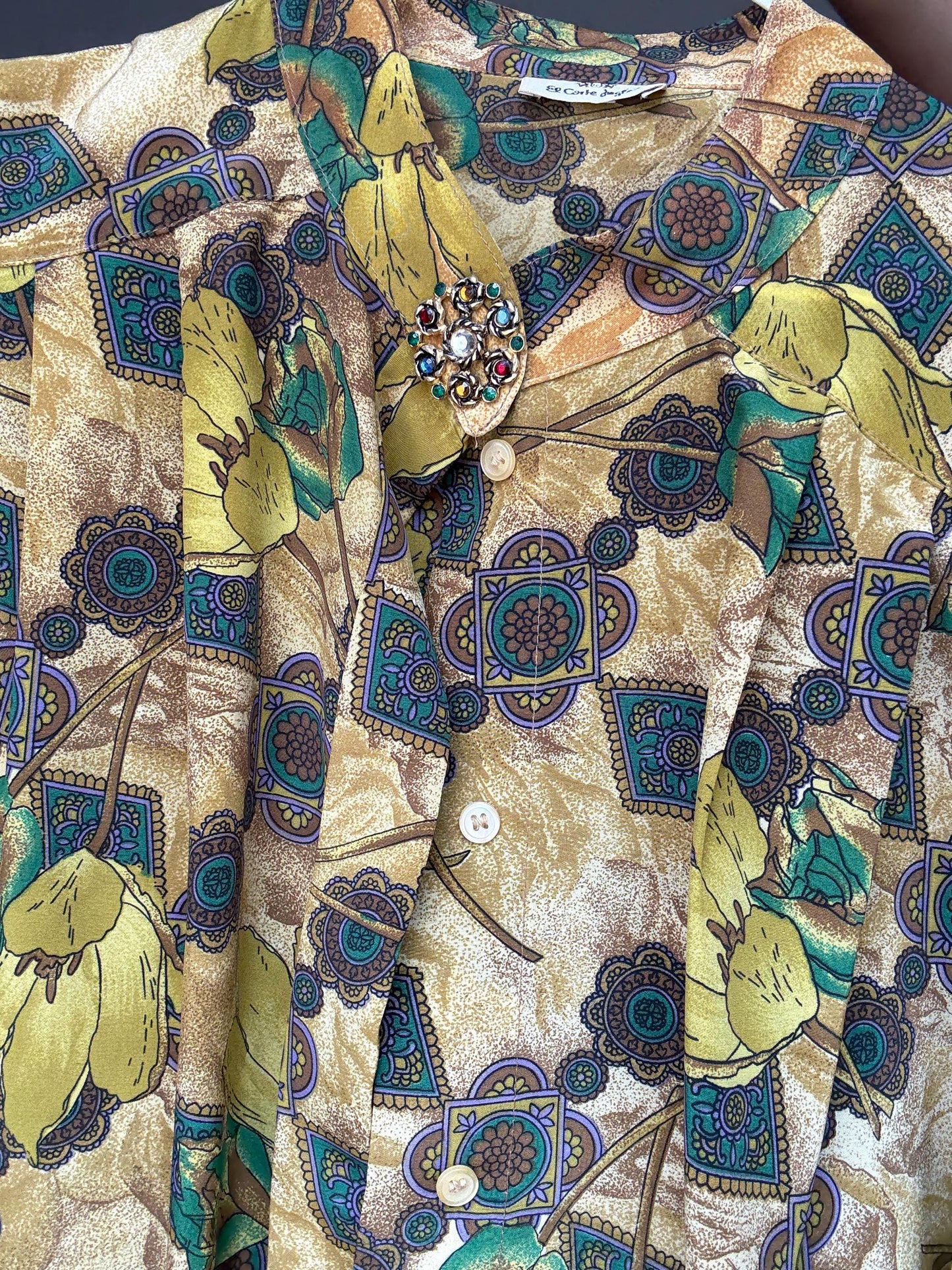 Vintage Floral Blouse – Retro Yellow Botanical Print with Statement Button,