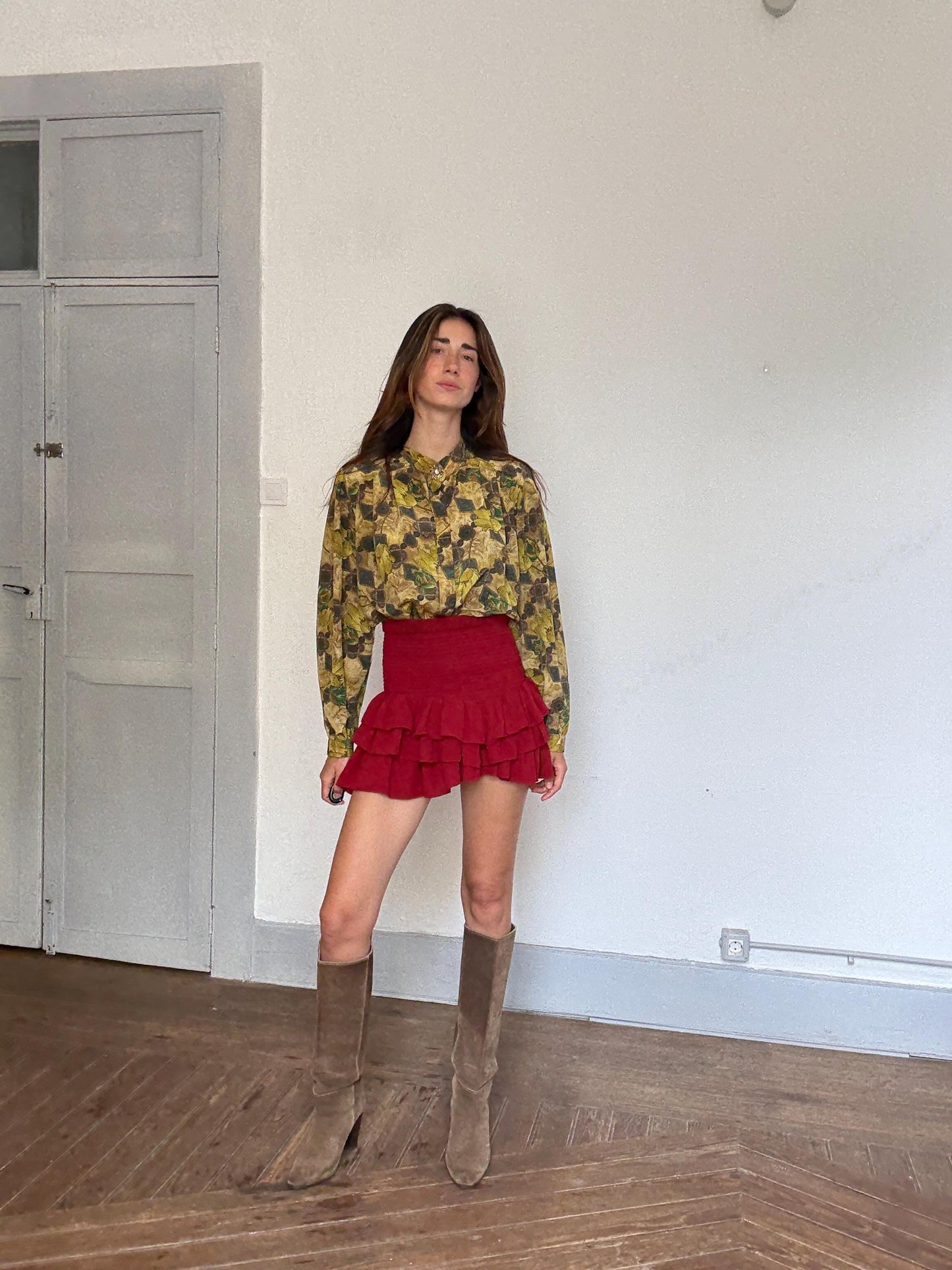 Vintage Floral Blouse – Retro Yellow Botanical Print with Statement Button,