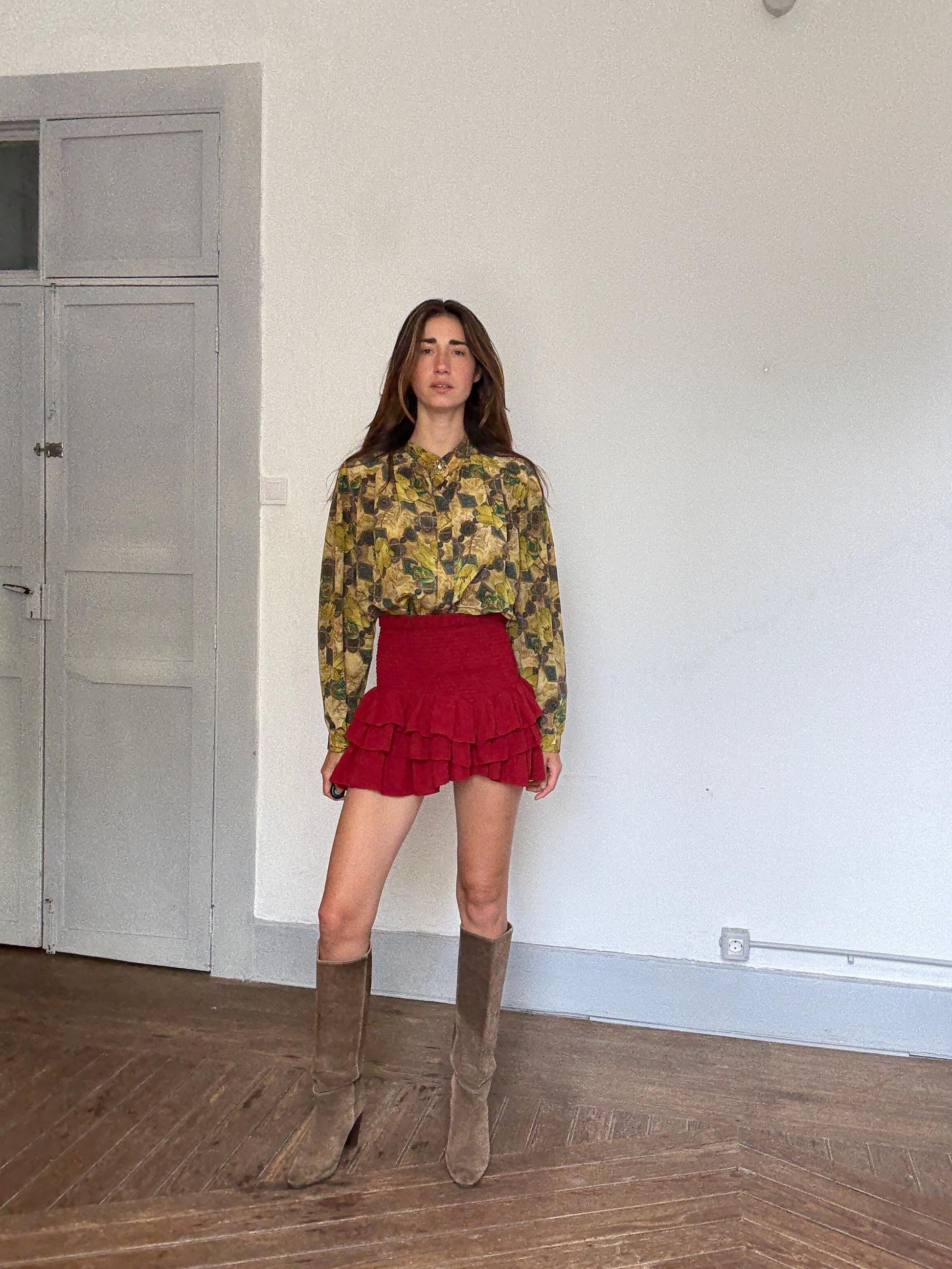 Vintage Floral Blouse – Retro Yellow Botanical Print with Statement Button,