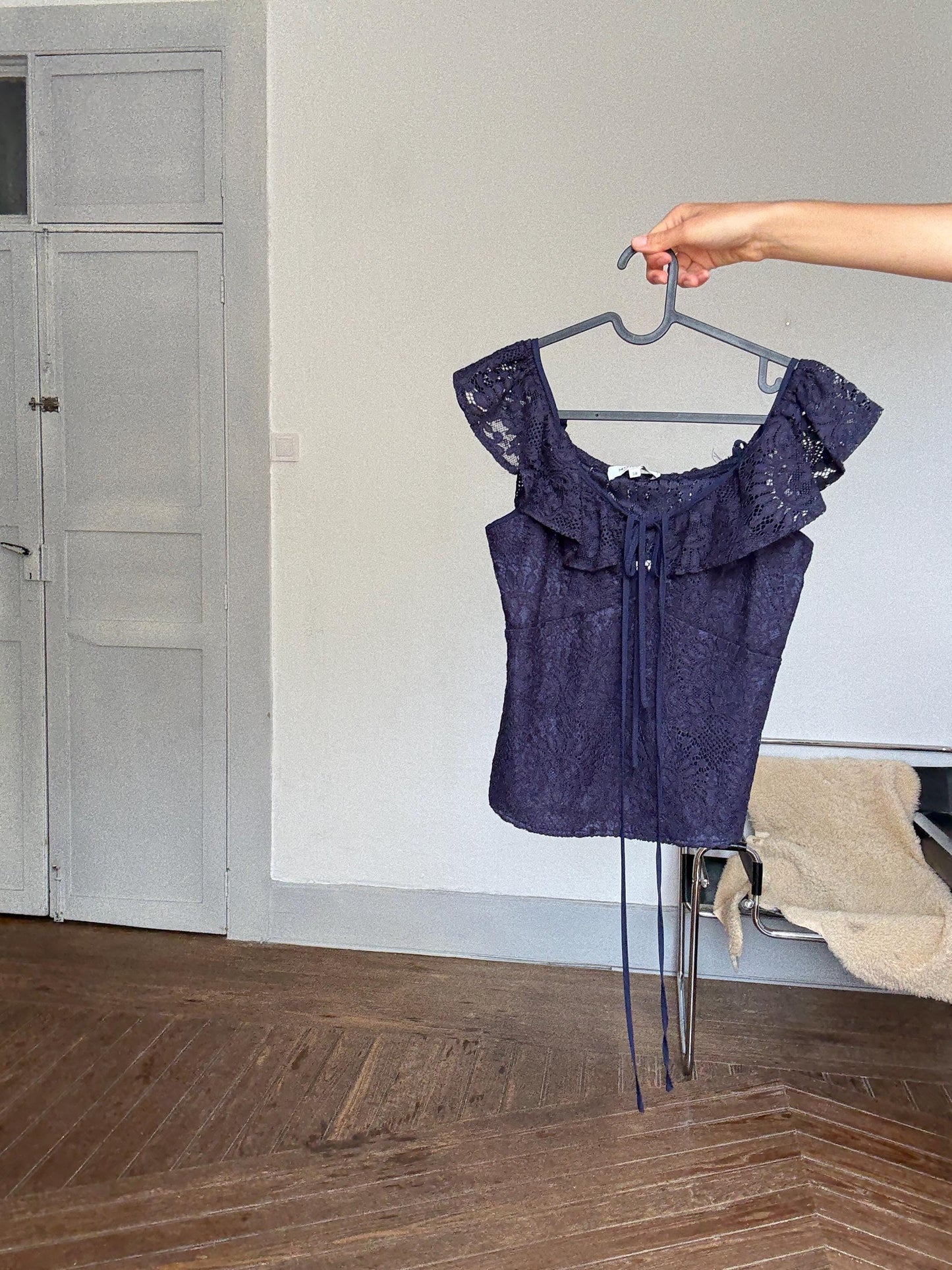 Morgan de Toi Dark blue Lace Camisole – Cottagecore Ruffle Top w/ Off Shoulder Fit & Tie Detail, Y2K Coquette Blouse, Size S