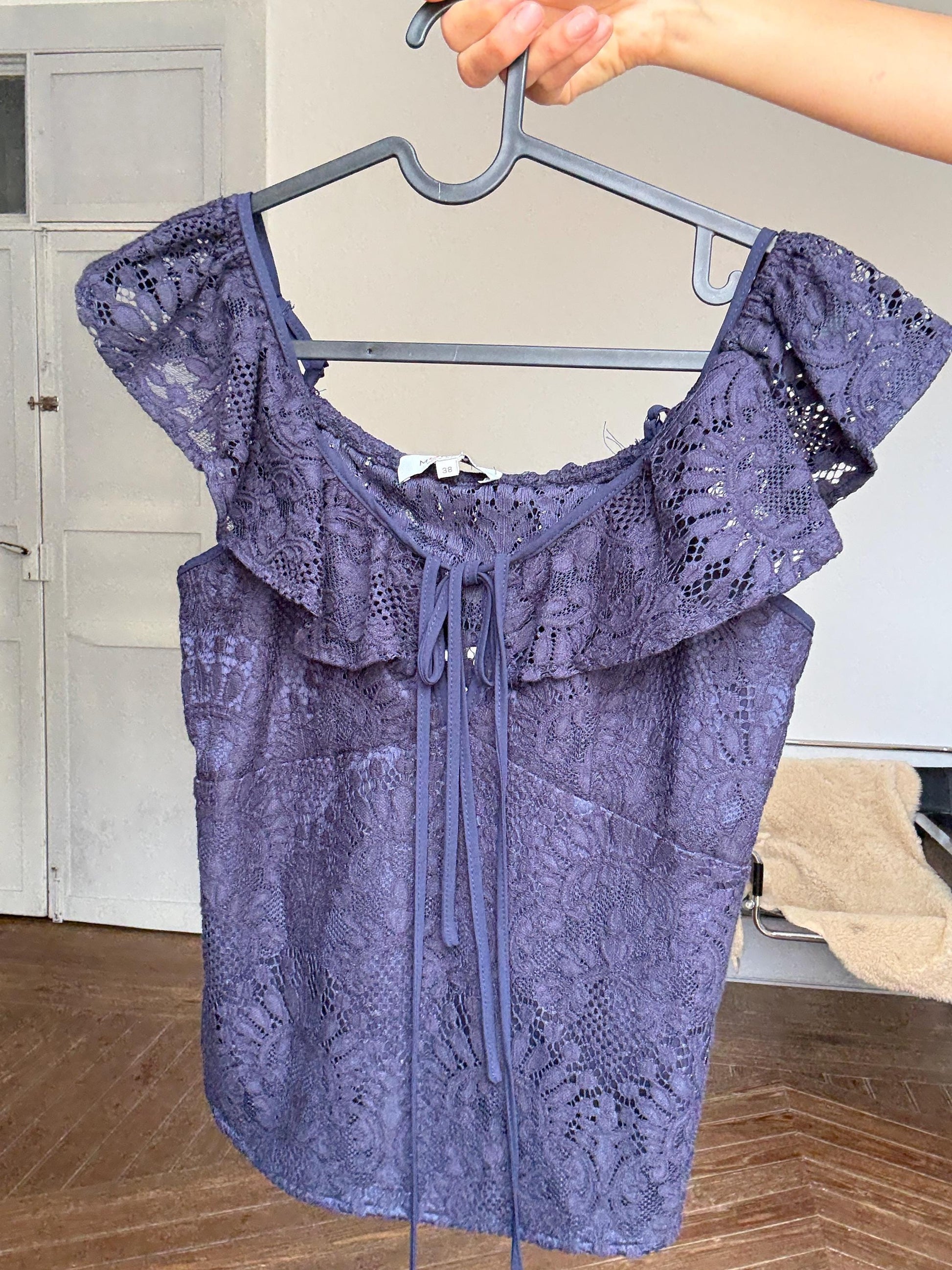 Morgan de Toi Dark blue Lace Camisole – Cottagecore Ruffle Top w/ Off Shoulder Fit & Tie Detail, Y2K Coquette Blouse, Size S