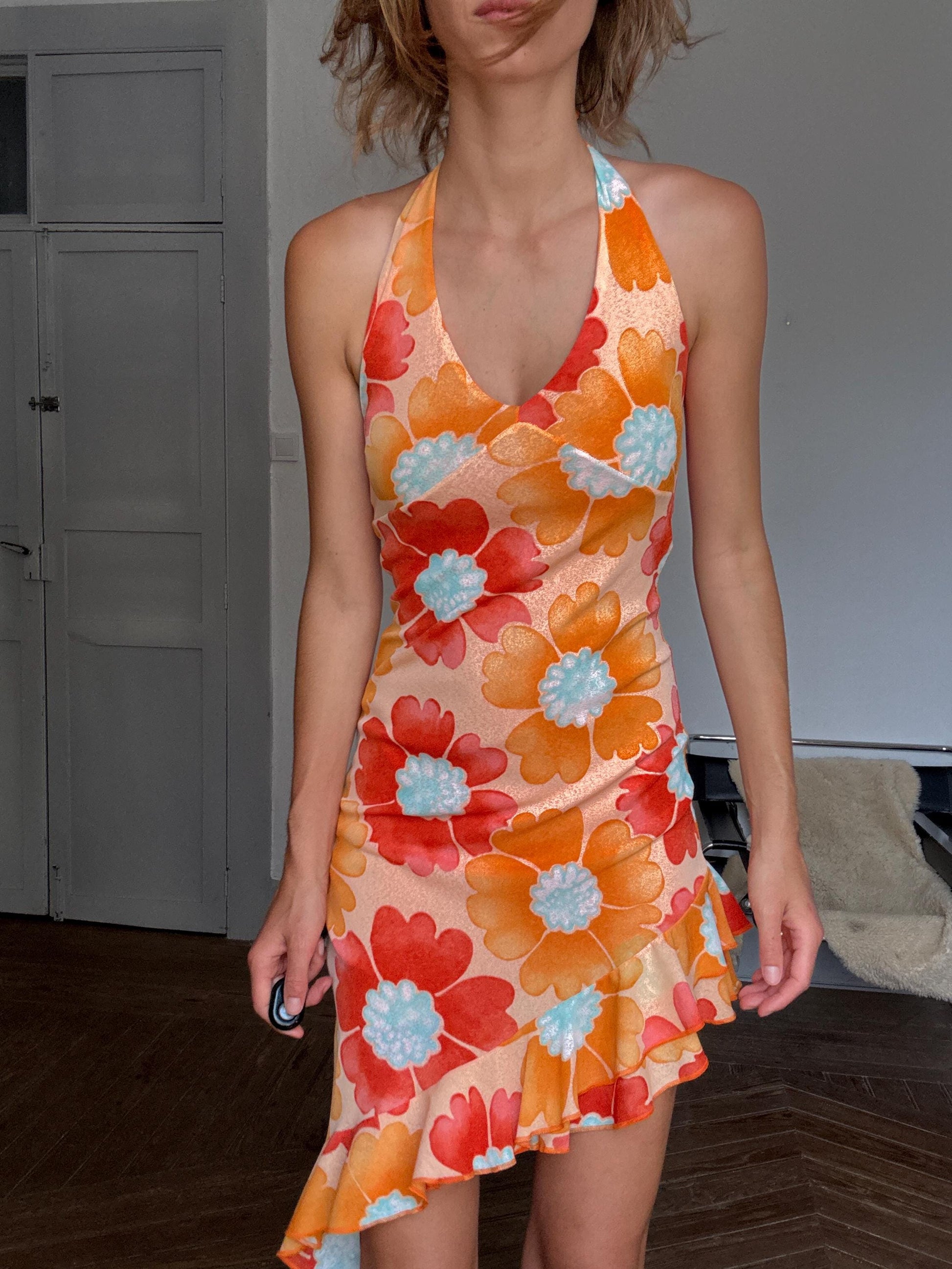 Y2K Floral Halter Dress – Vintage 2000s Ruffle Hem Mini in Groovy Orange Print, Stretchy Asymmetrical Summer Dress