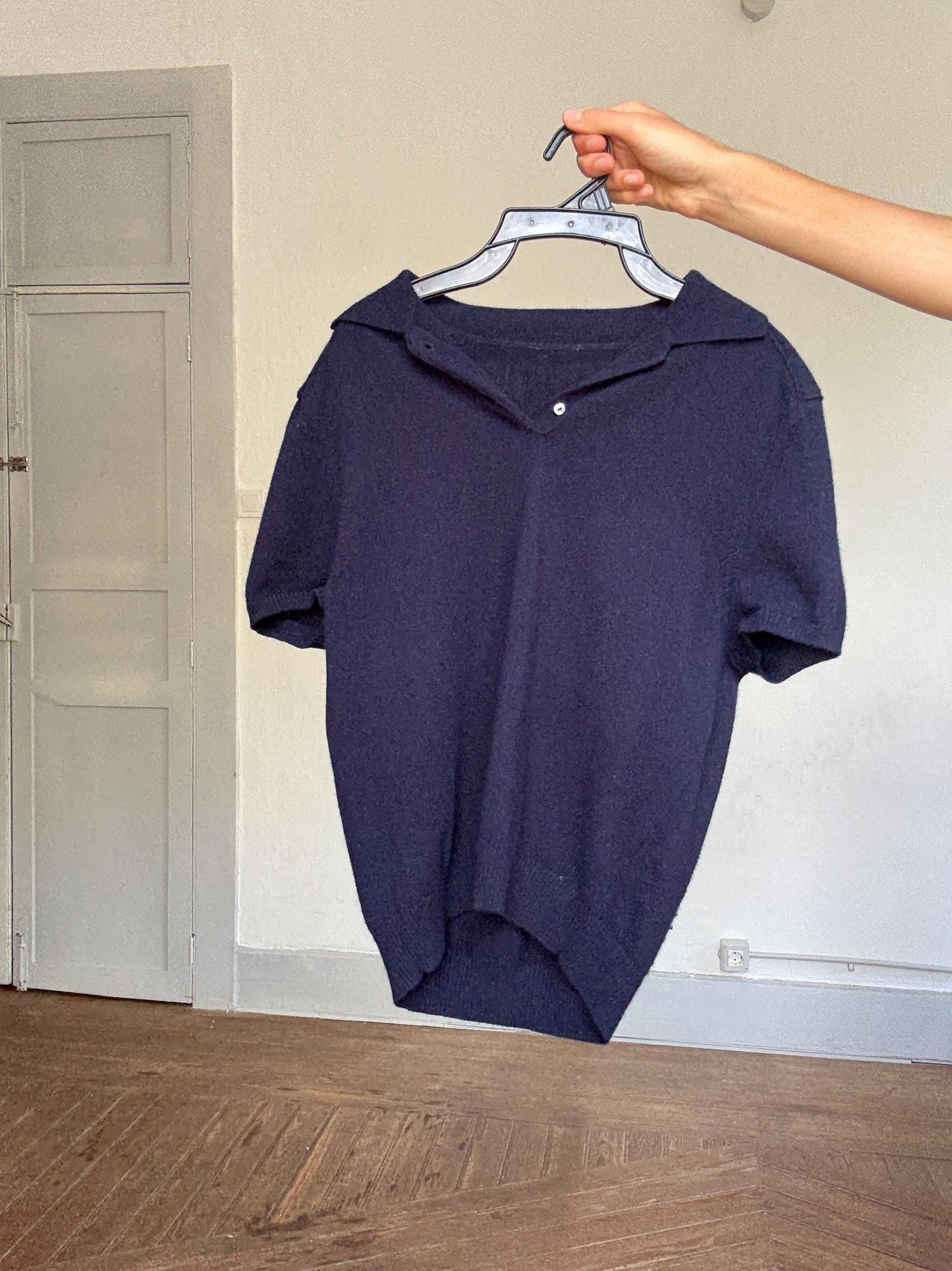 Shrunken navy wool polo shirt – preppy academia fit, soft knit, fitted vintage tee style