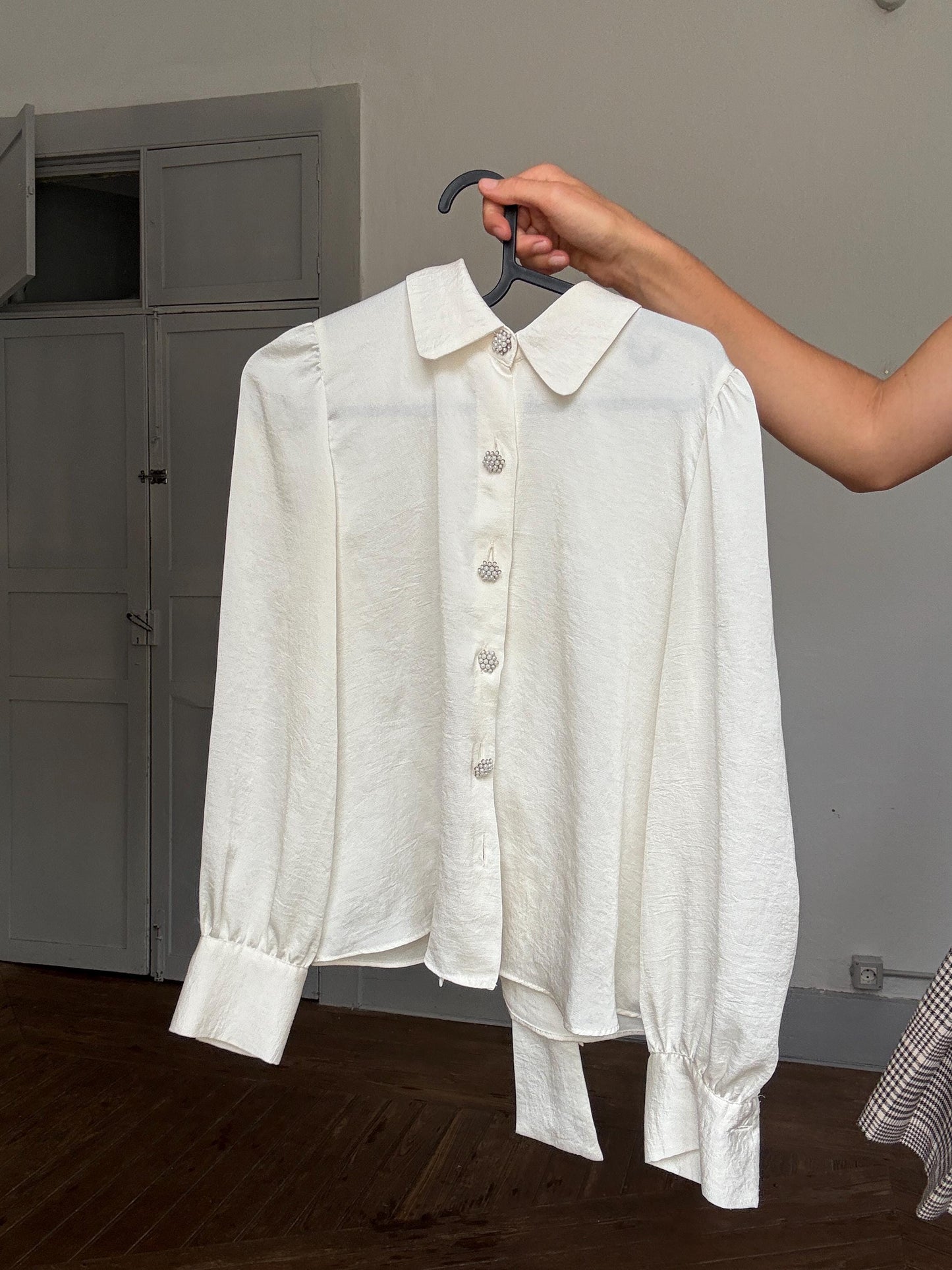 Romantic vintage-style ivory blouse with pearl buttons – sheer soft fabric, bow tie collar, Blair Waldorf vibes