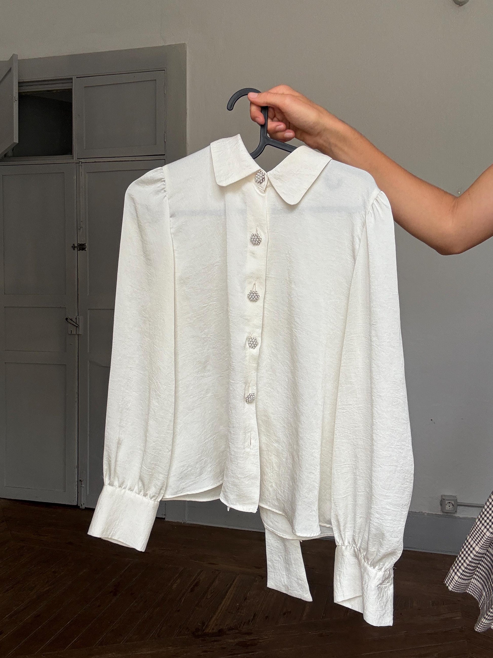 Romantic vintage-style ivory blouse with pearl buttons – sheer soft fabric, bow tie collar, Blair Waldorf vibes