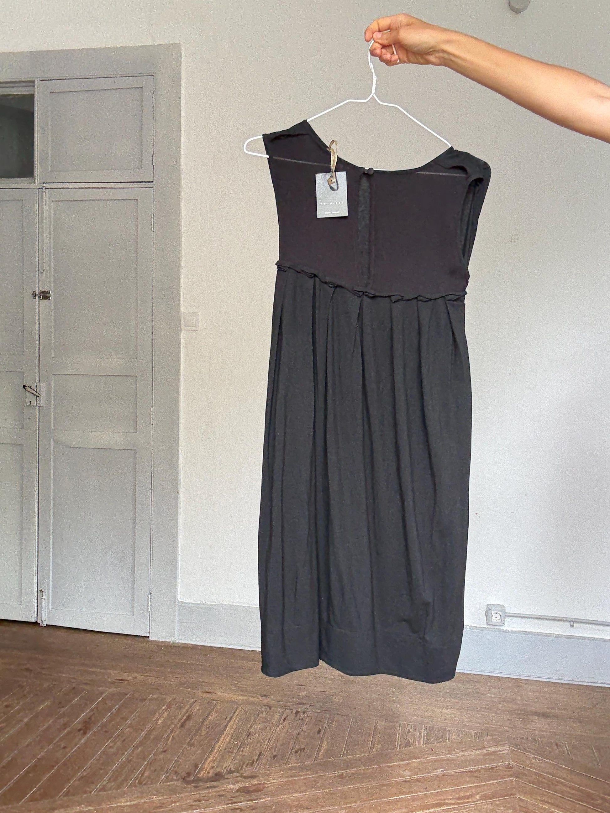 Italian simple black dress, Essential Twinset sleek Milan minimalism meets cool girl luxury outfit , Size S - M