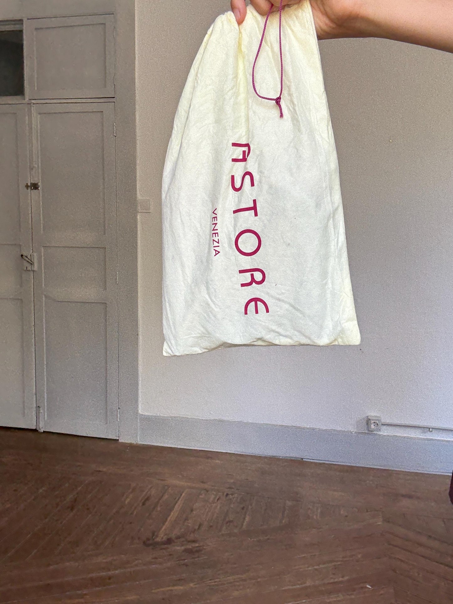 Hand-painted Italian leather crossbody by Astore Venezia – artisan made, genuine leather, compact and functional